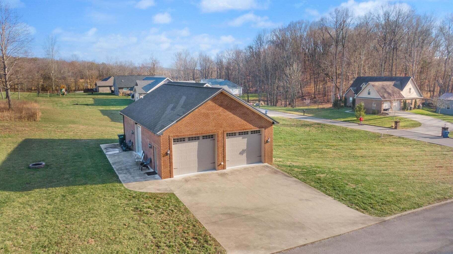 10 E Barrington Drive