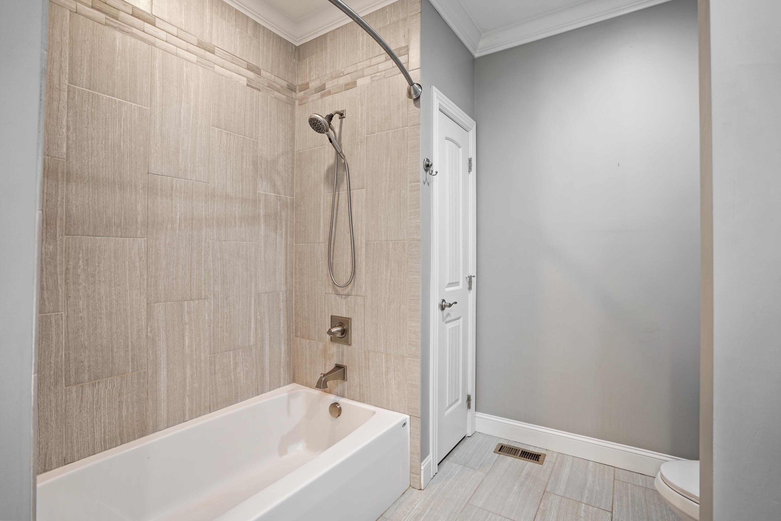 10 E Barrington Drive
