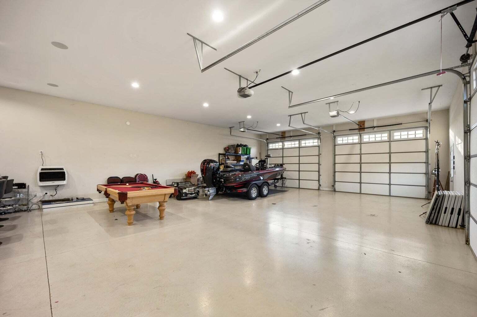 10 E Barrington Drive