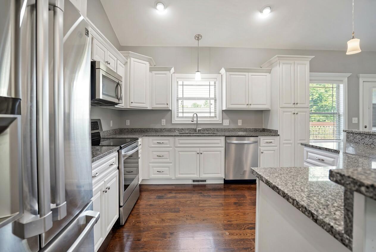 10 E Barrington Drive