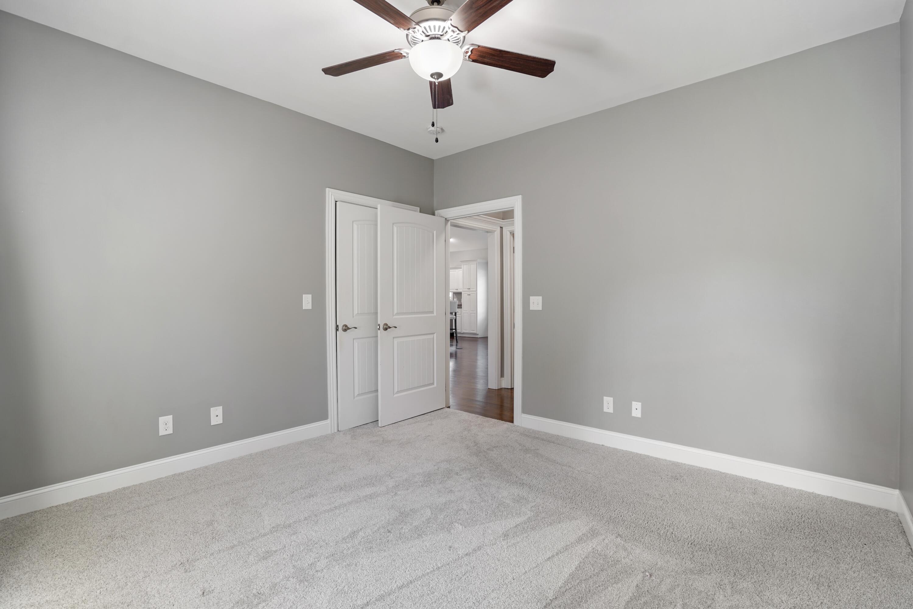 10 E Barrington Drive
