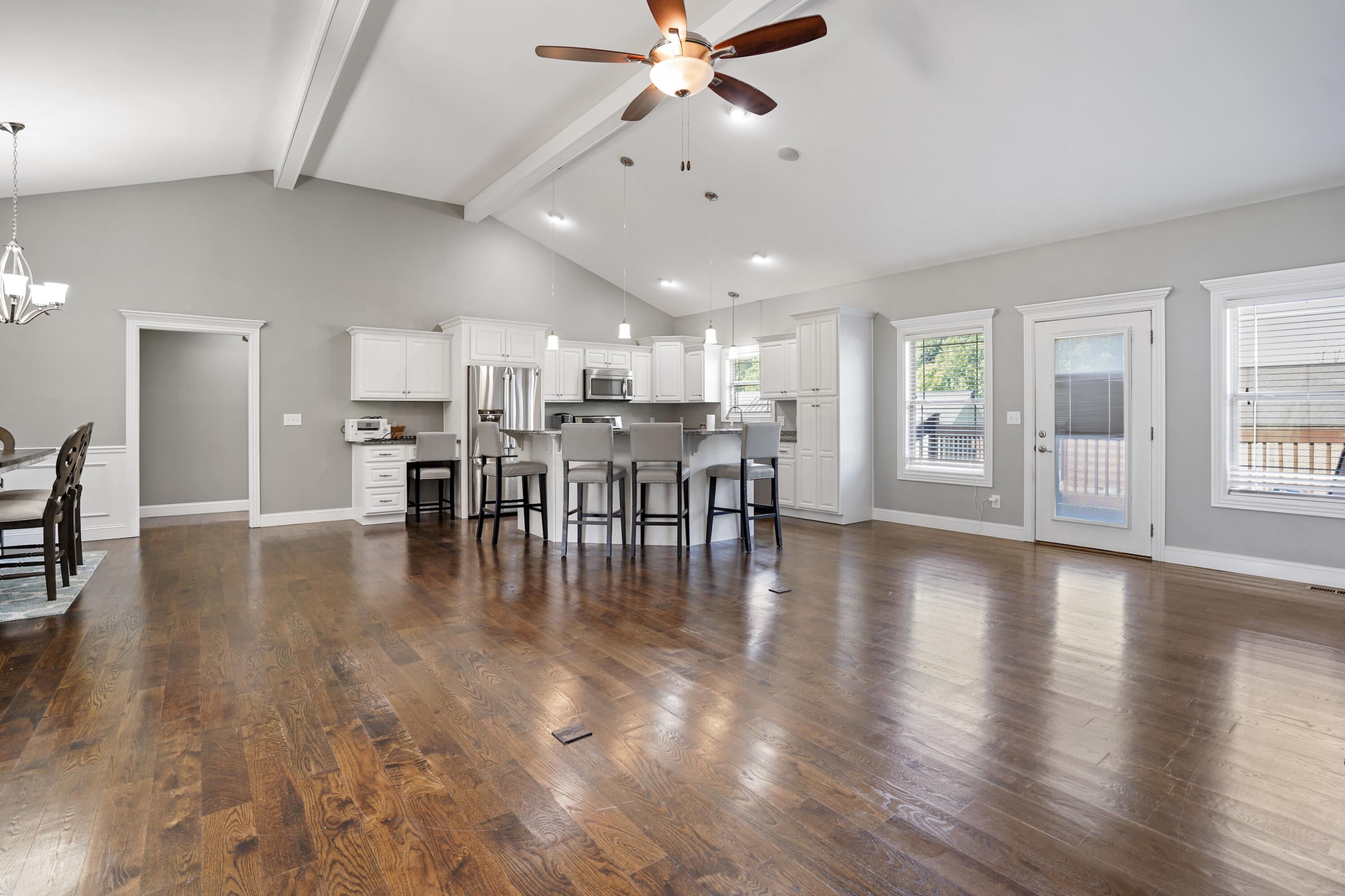 10 E Barrington Drive
