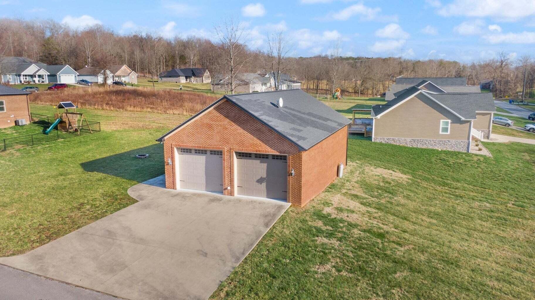 10 E Barrington Drive