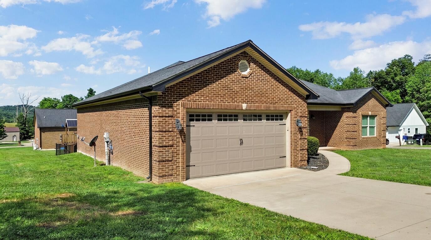 10 E Barrington Drive