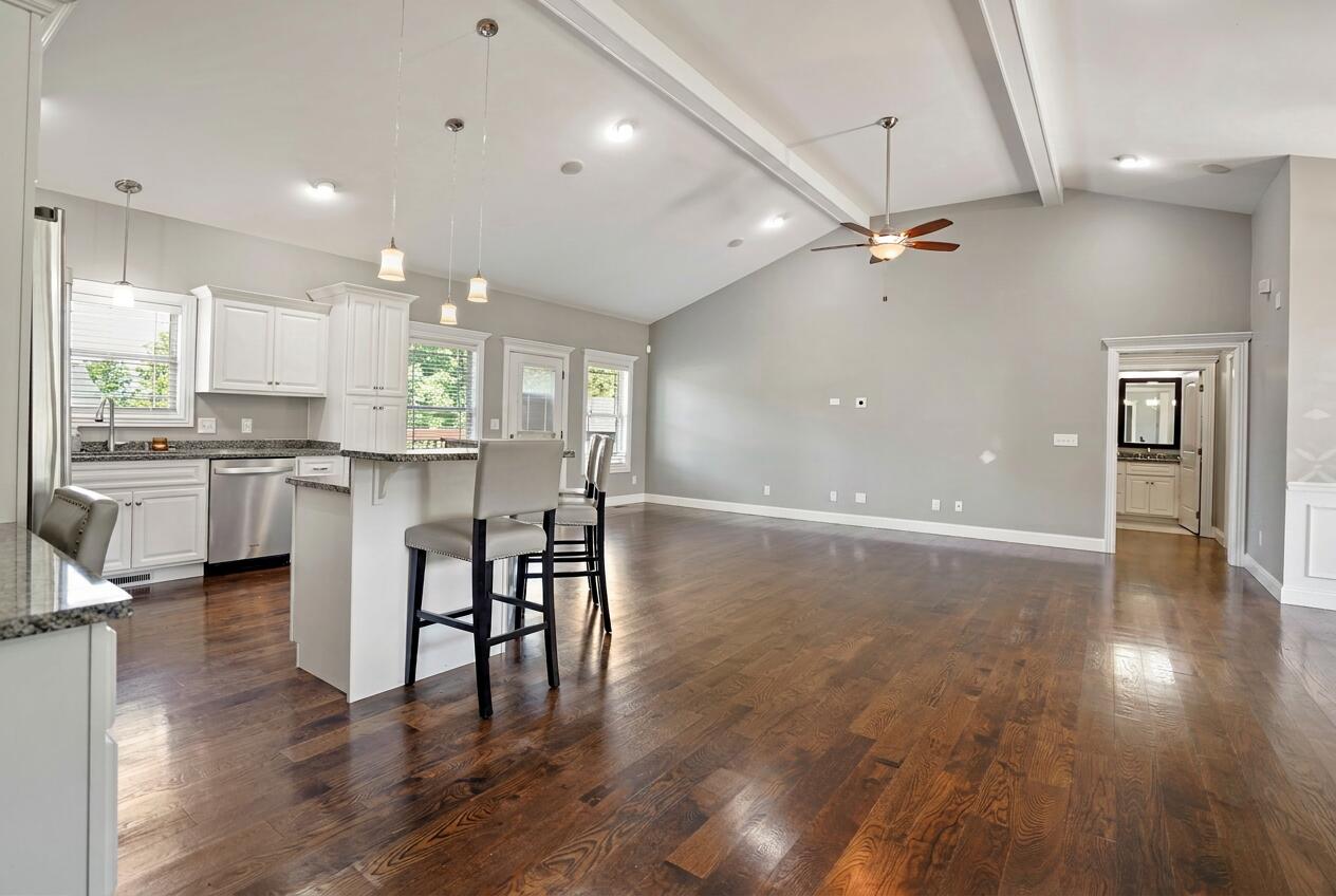 10 E Barrington Drive