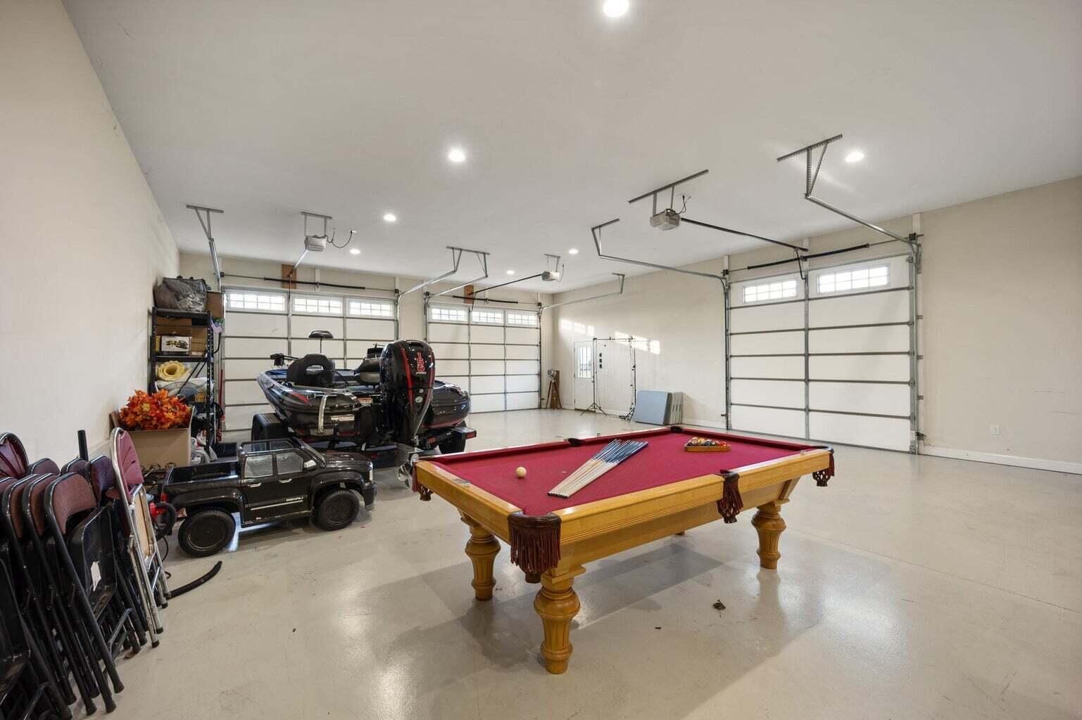 10 E Barrington Drive