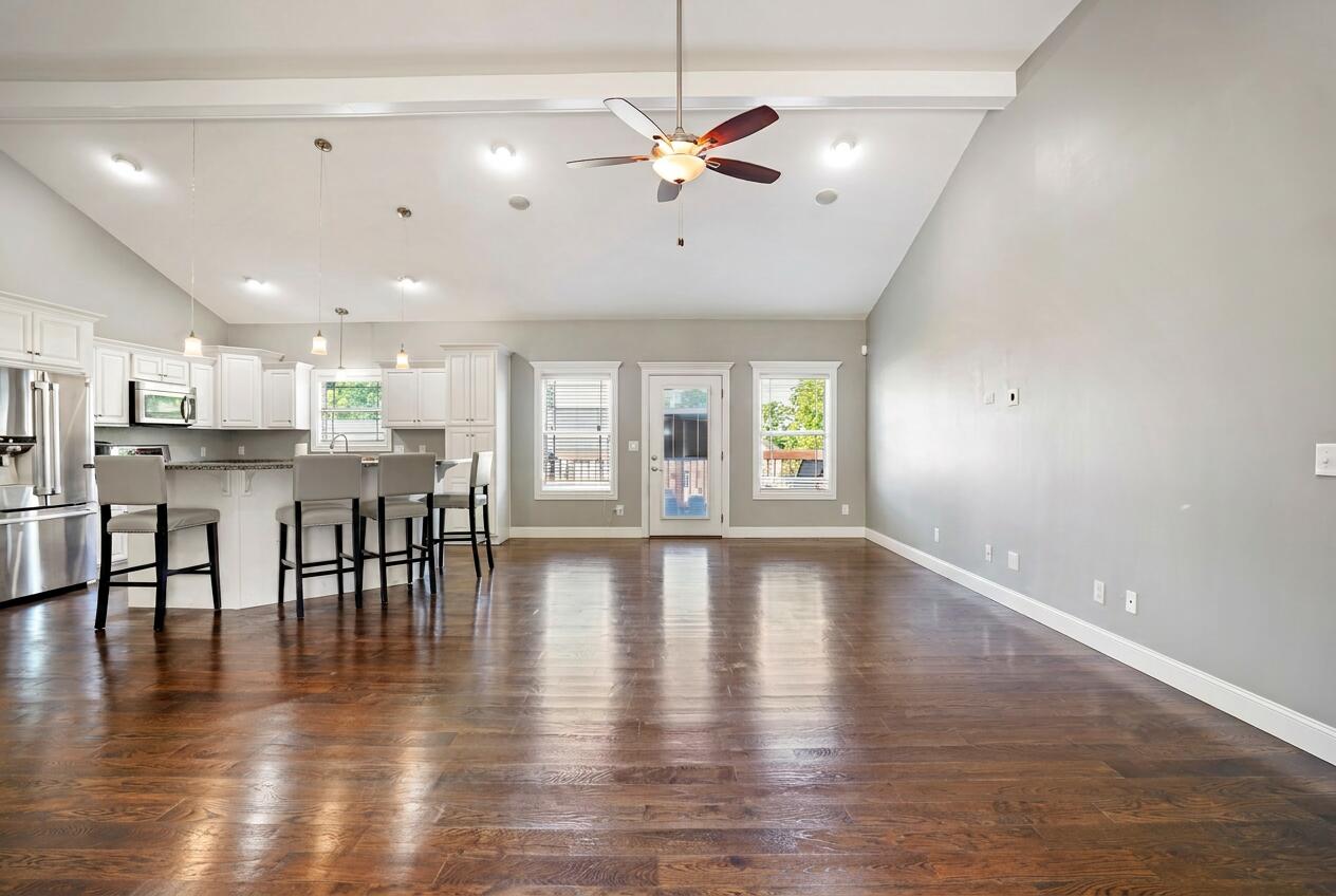 10 E Barrington Drive