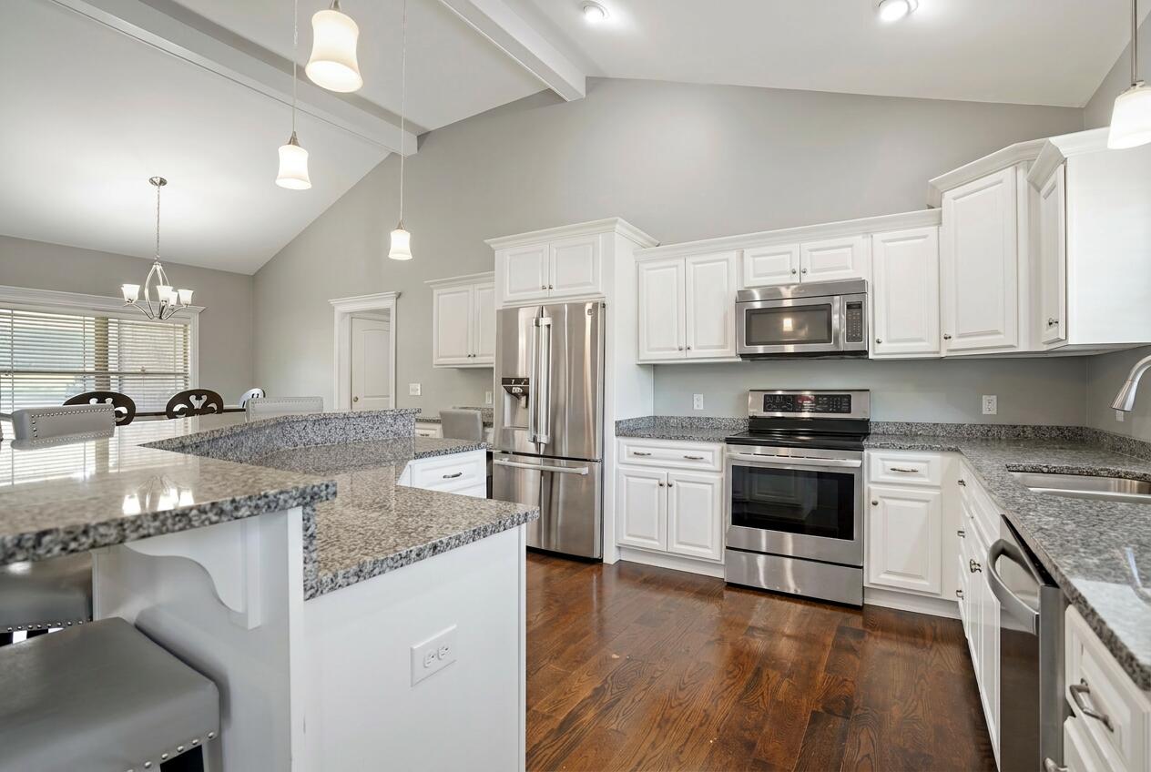 10 E Barrington Drive