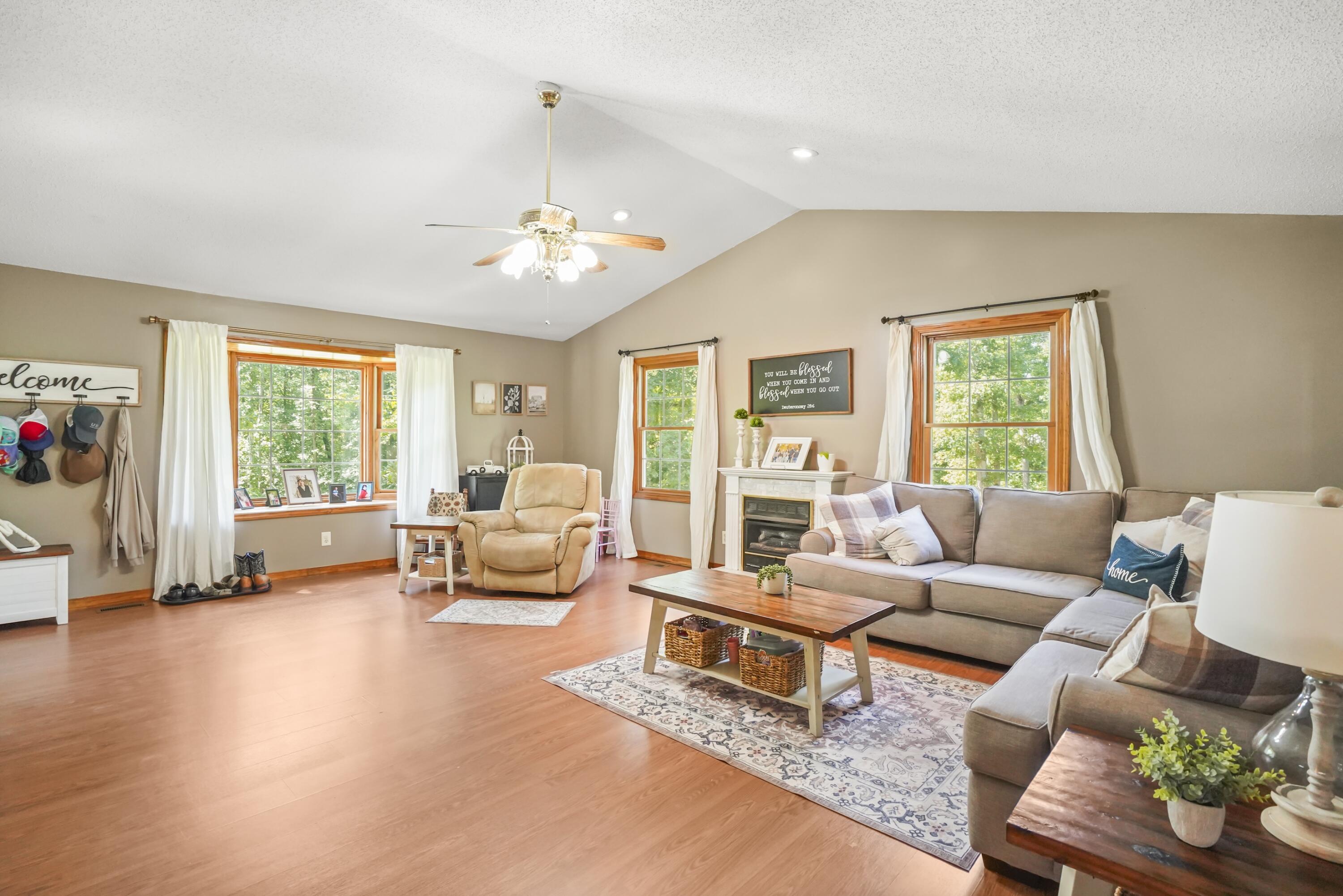 1100 N Highway 1651