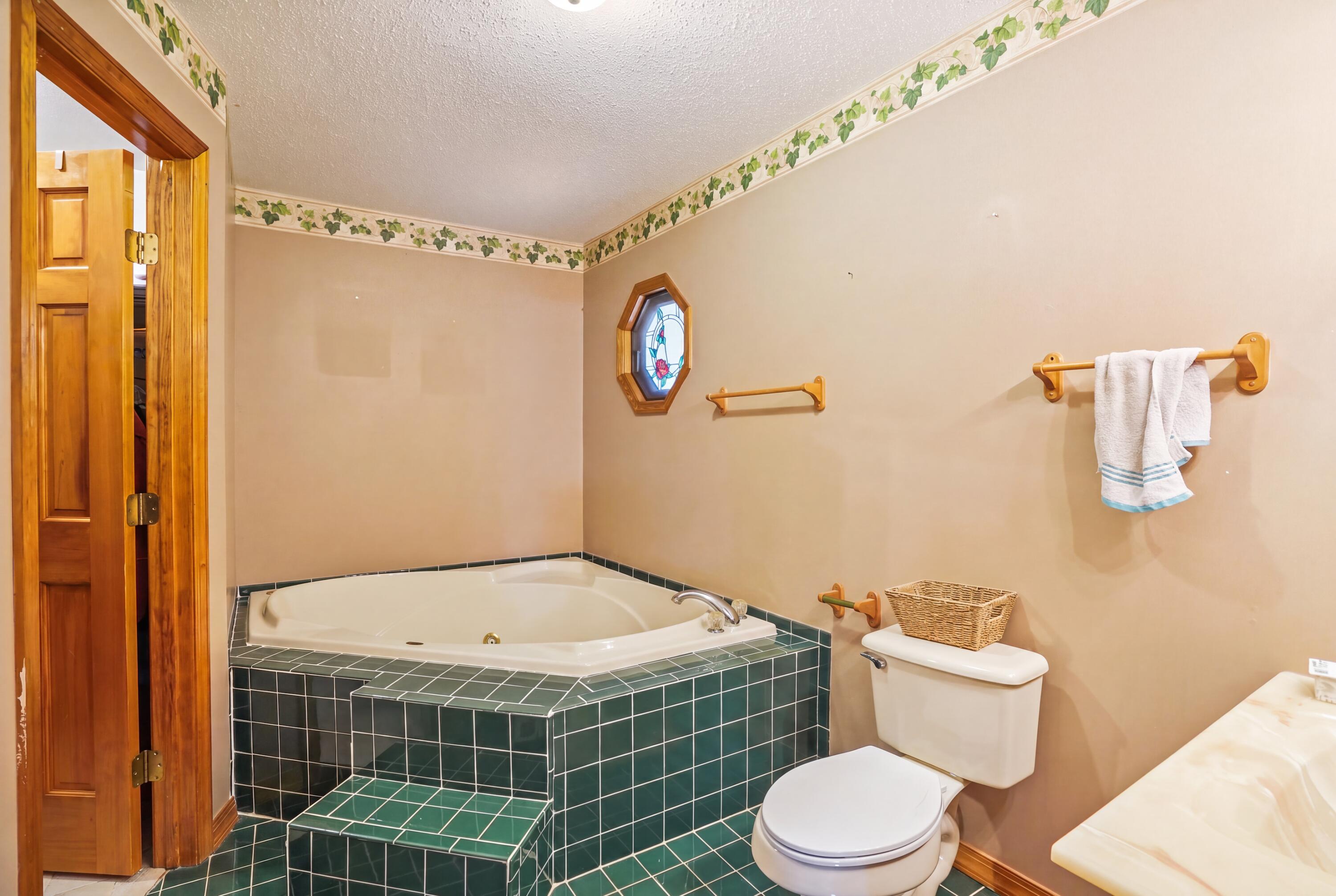 1100 N Highway 1651