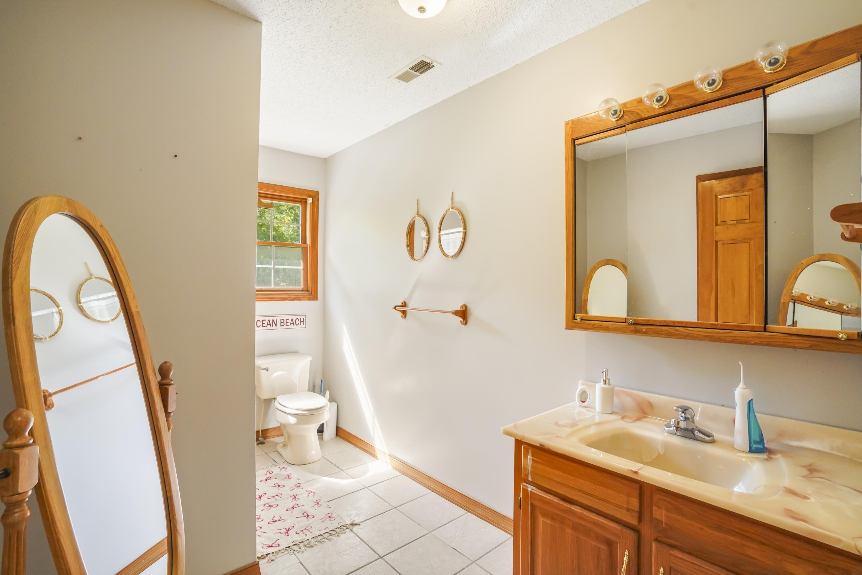 1100 N Highway 1651
