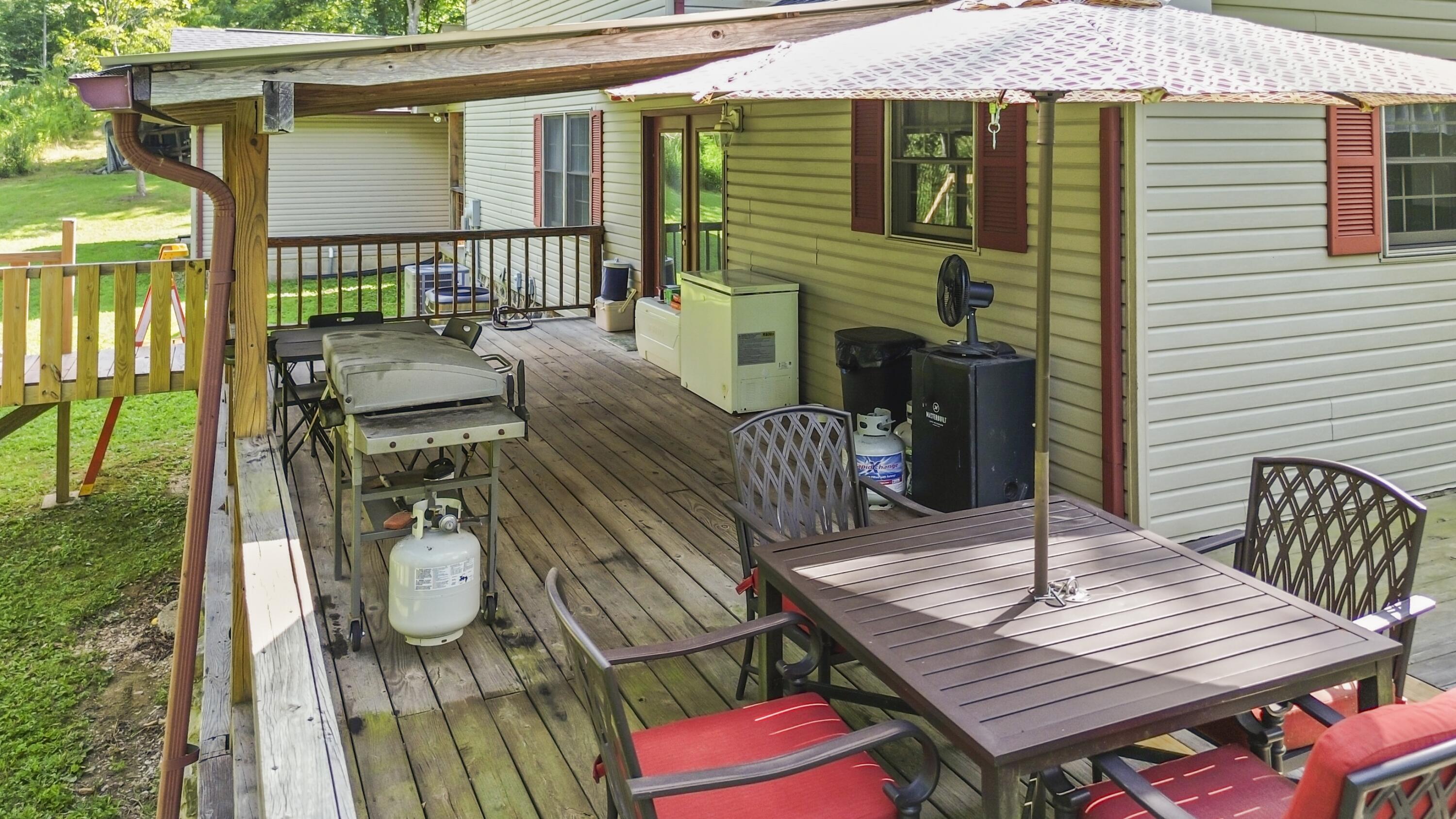 1100 N Highway 1651
