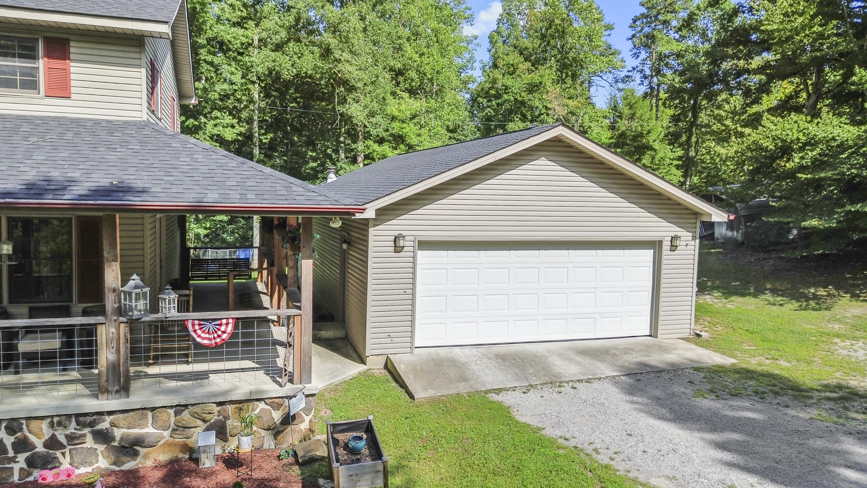 1100 N Highway 1651