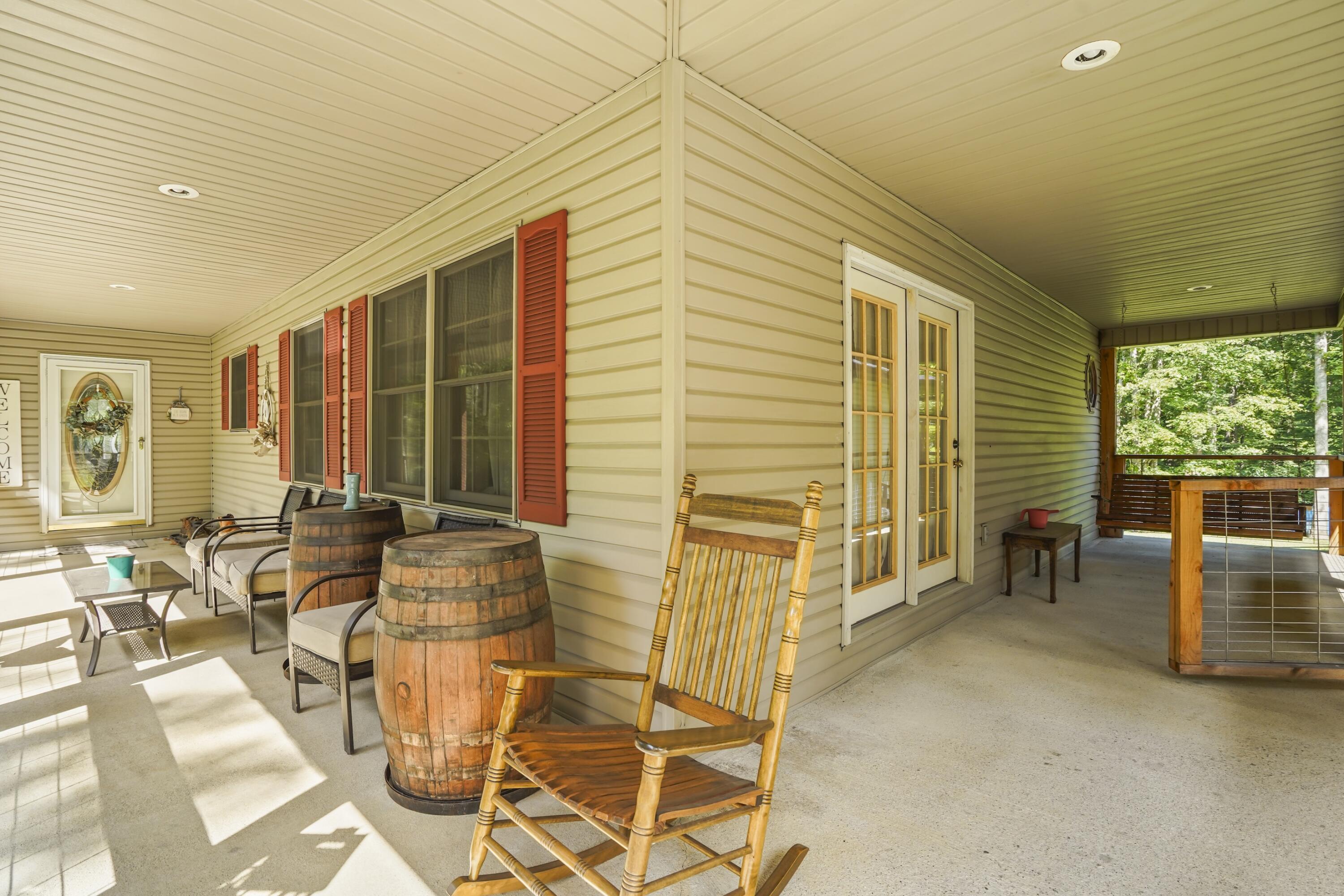 1100 N Highway 1651