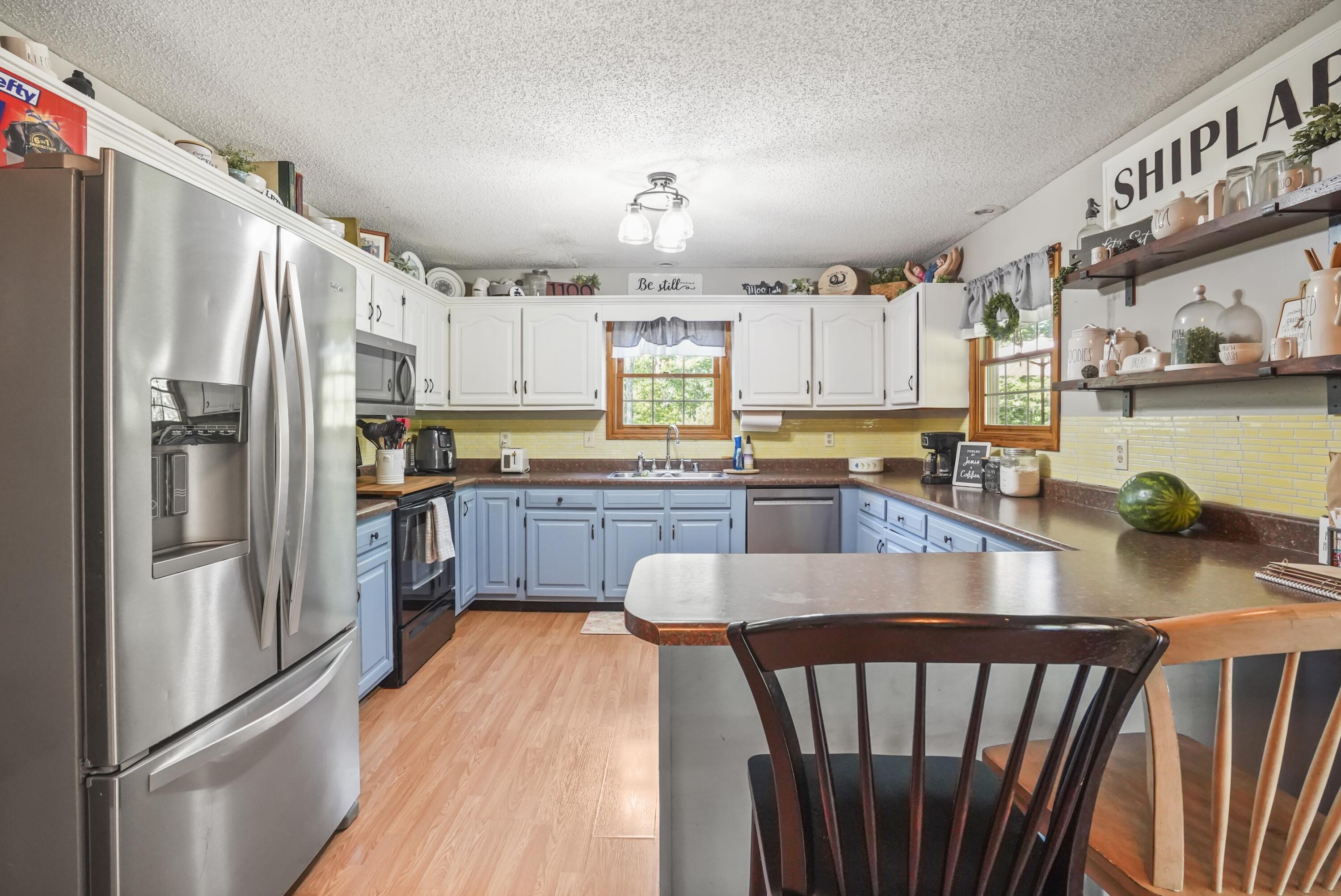 1100 N Highway 1651