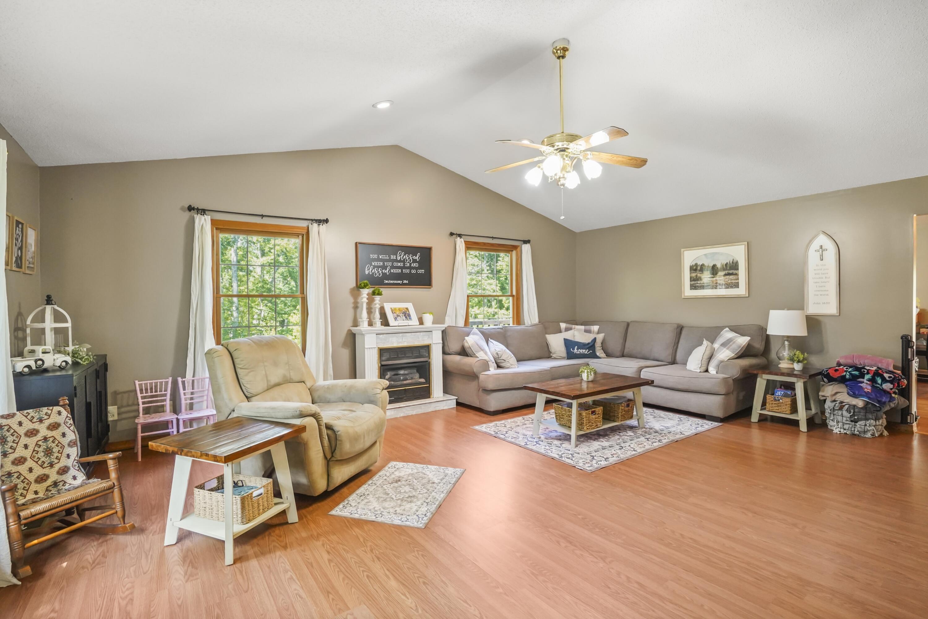 1100 N Highway 1651