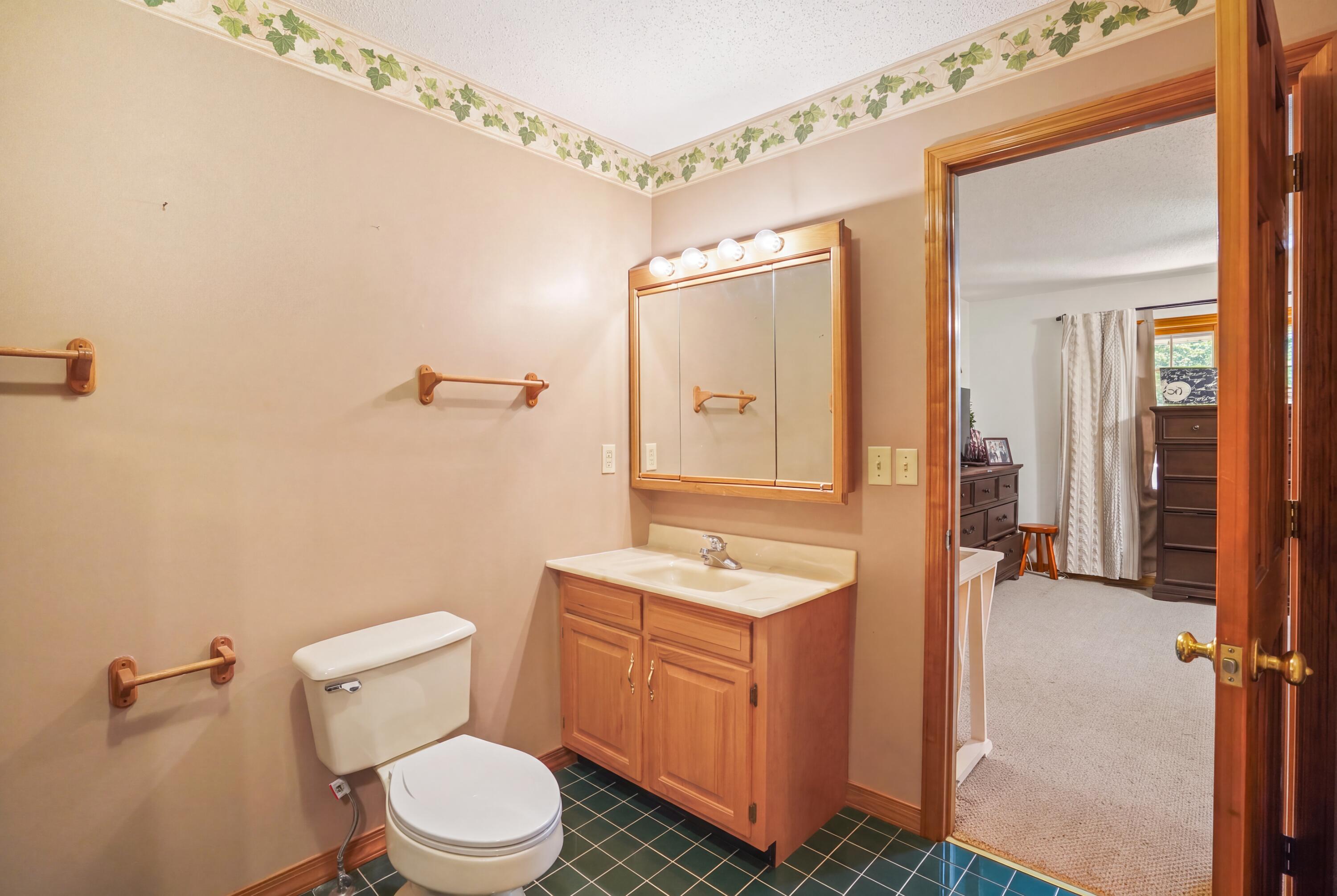 1100 N Highway 1651