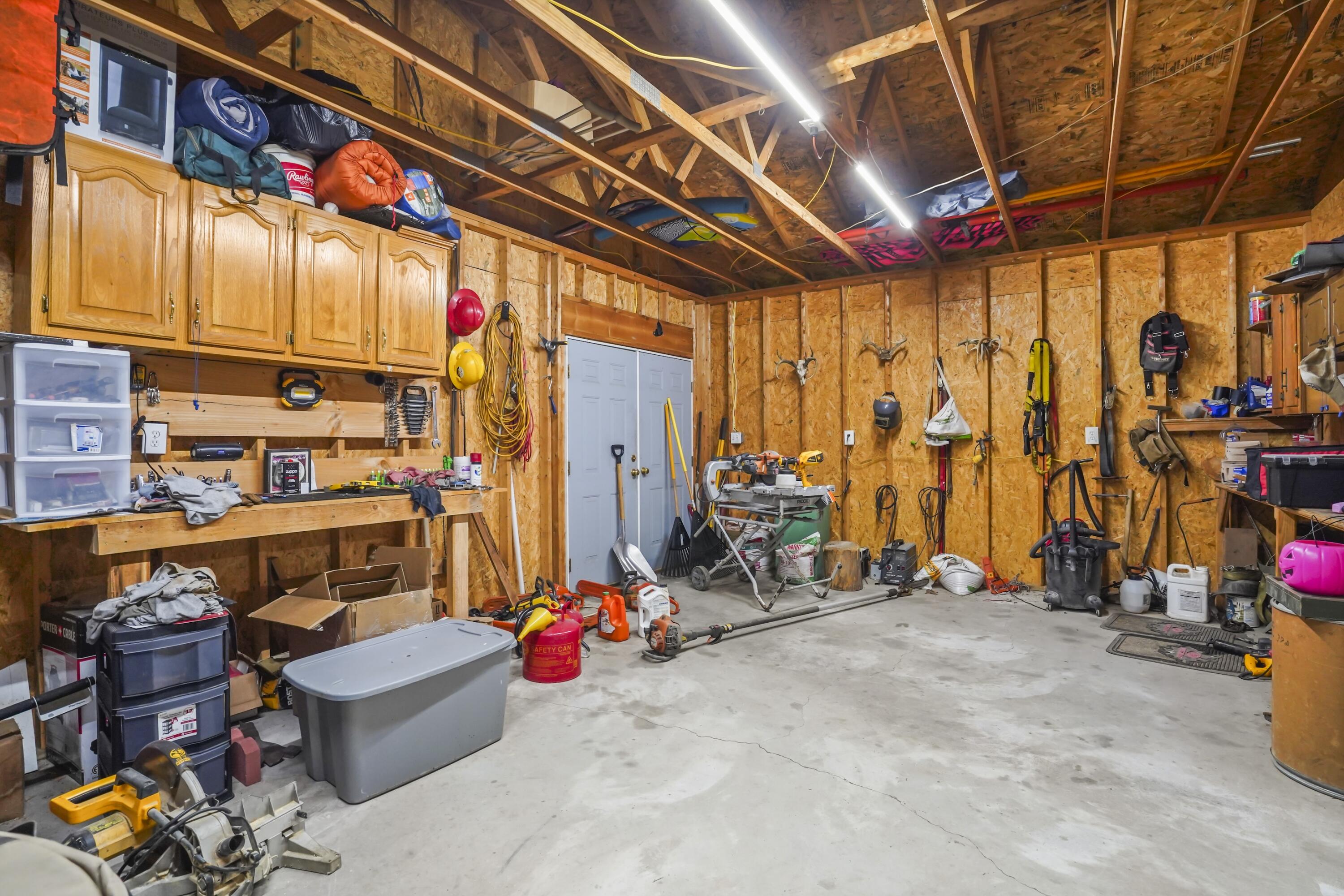 1100 N Highway 1651