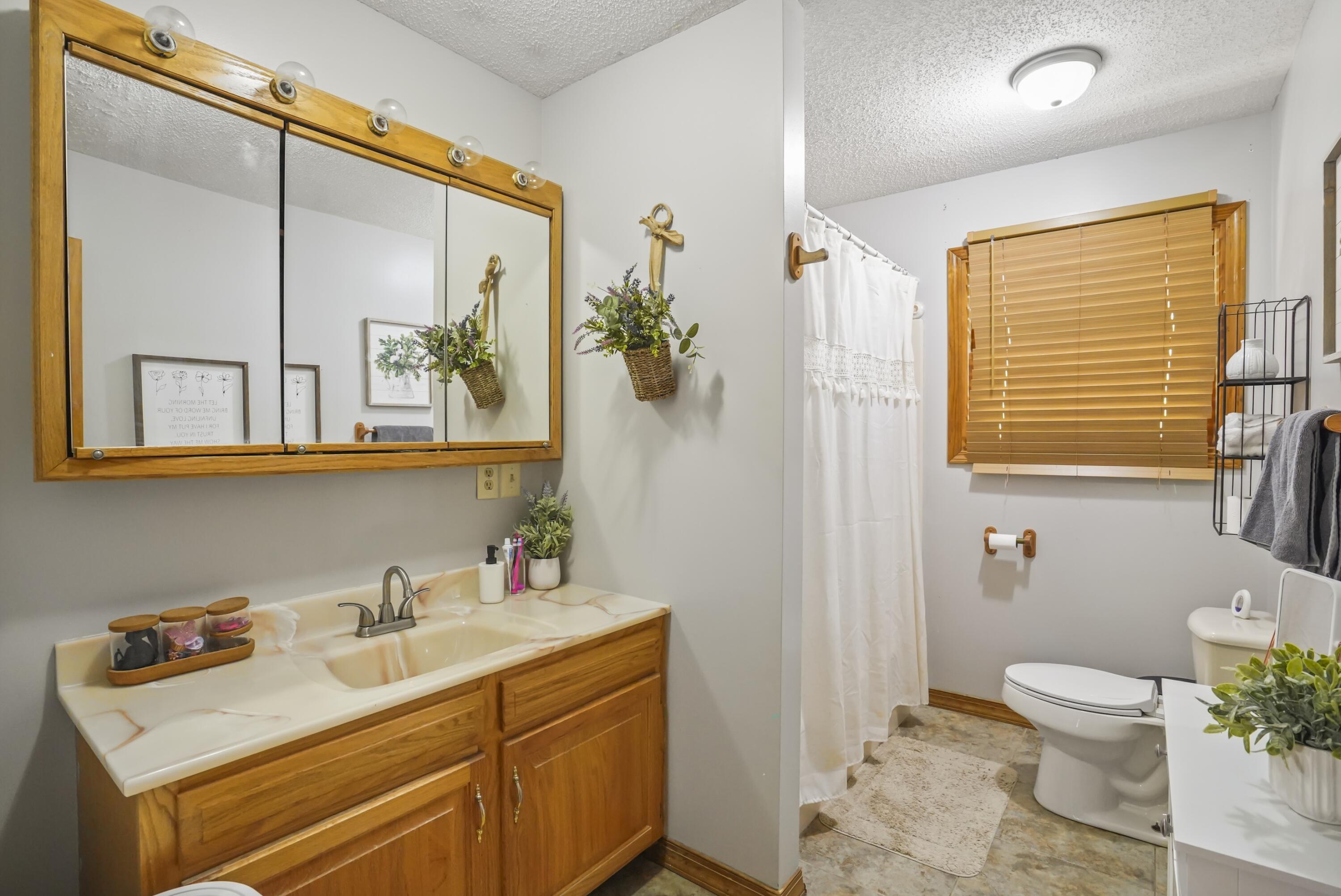 1100 N Highway 1651