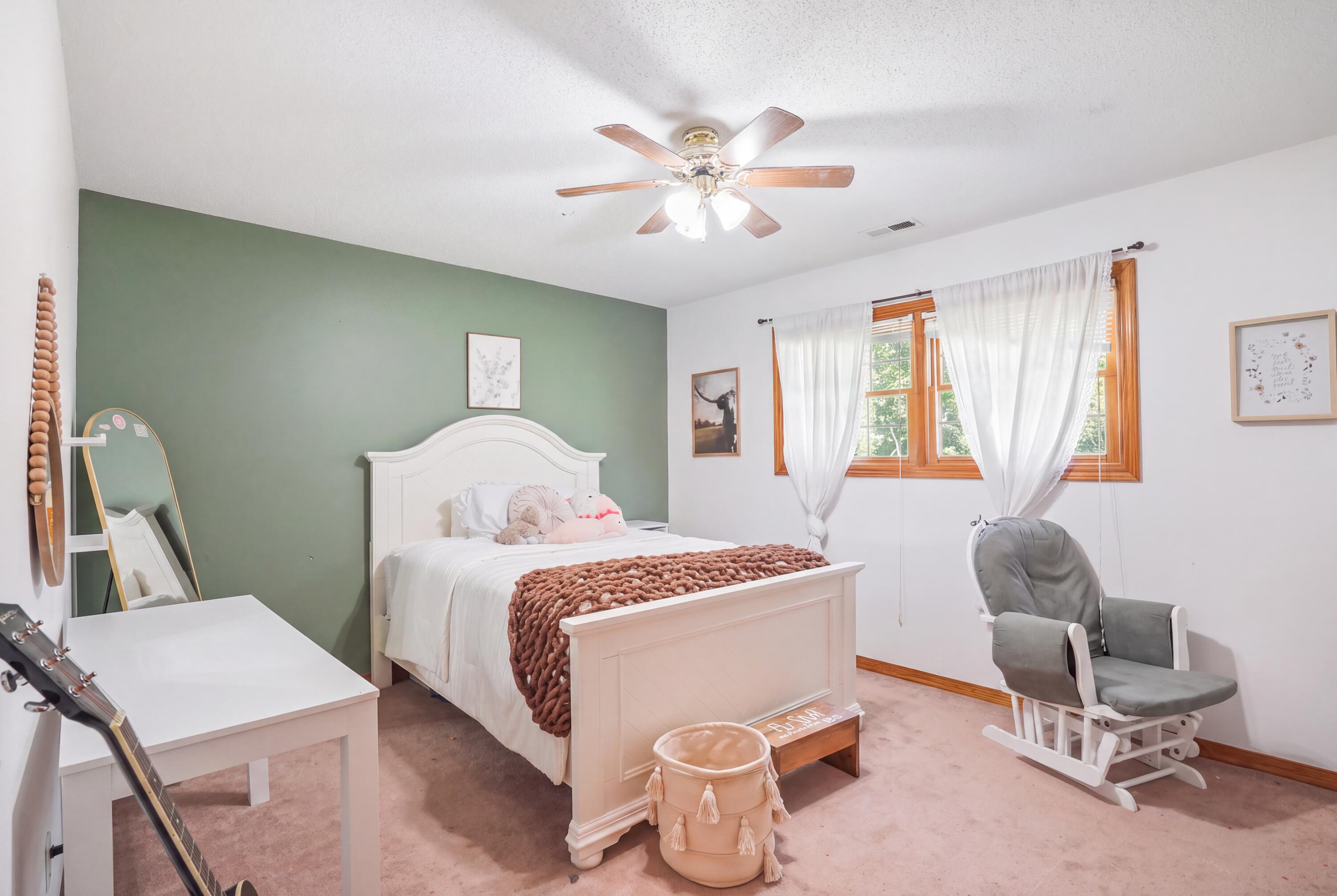 1100 N Highway 1651