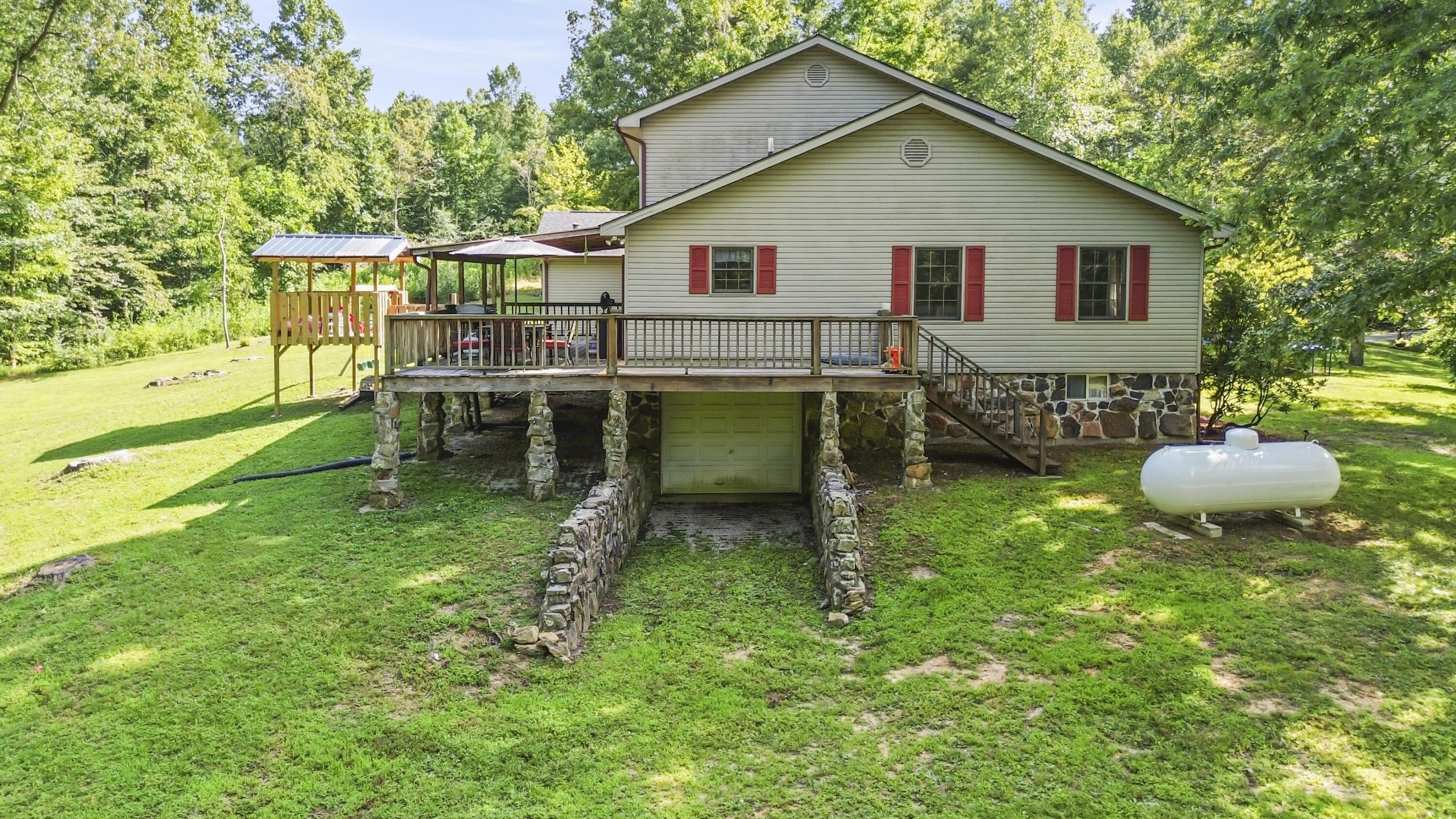1100 N Highway 1651