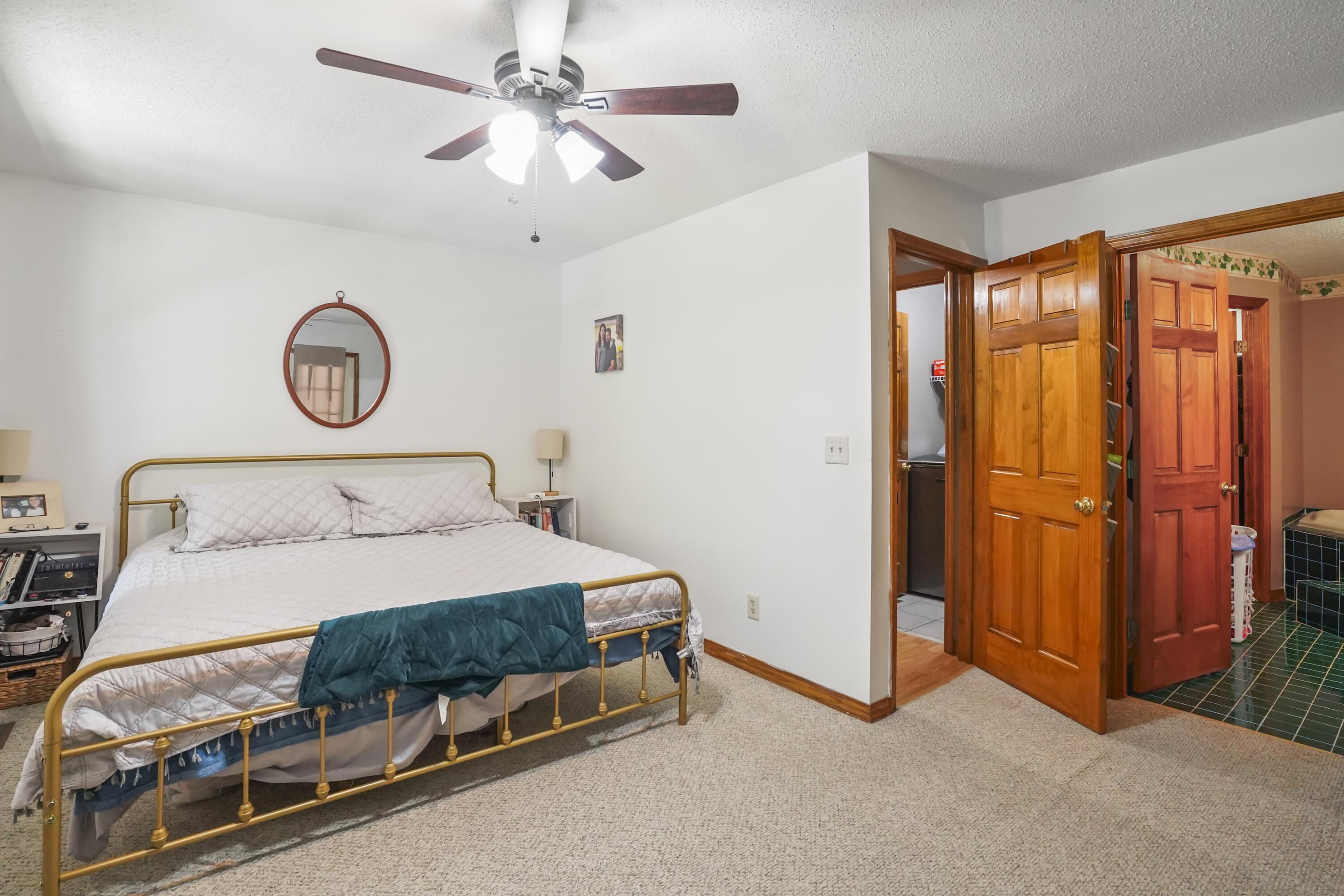 1100 N Highway 1651