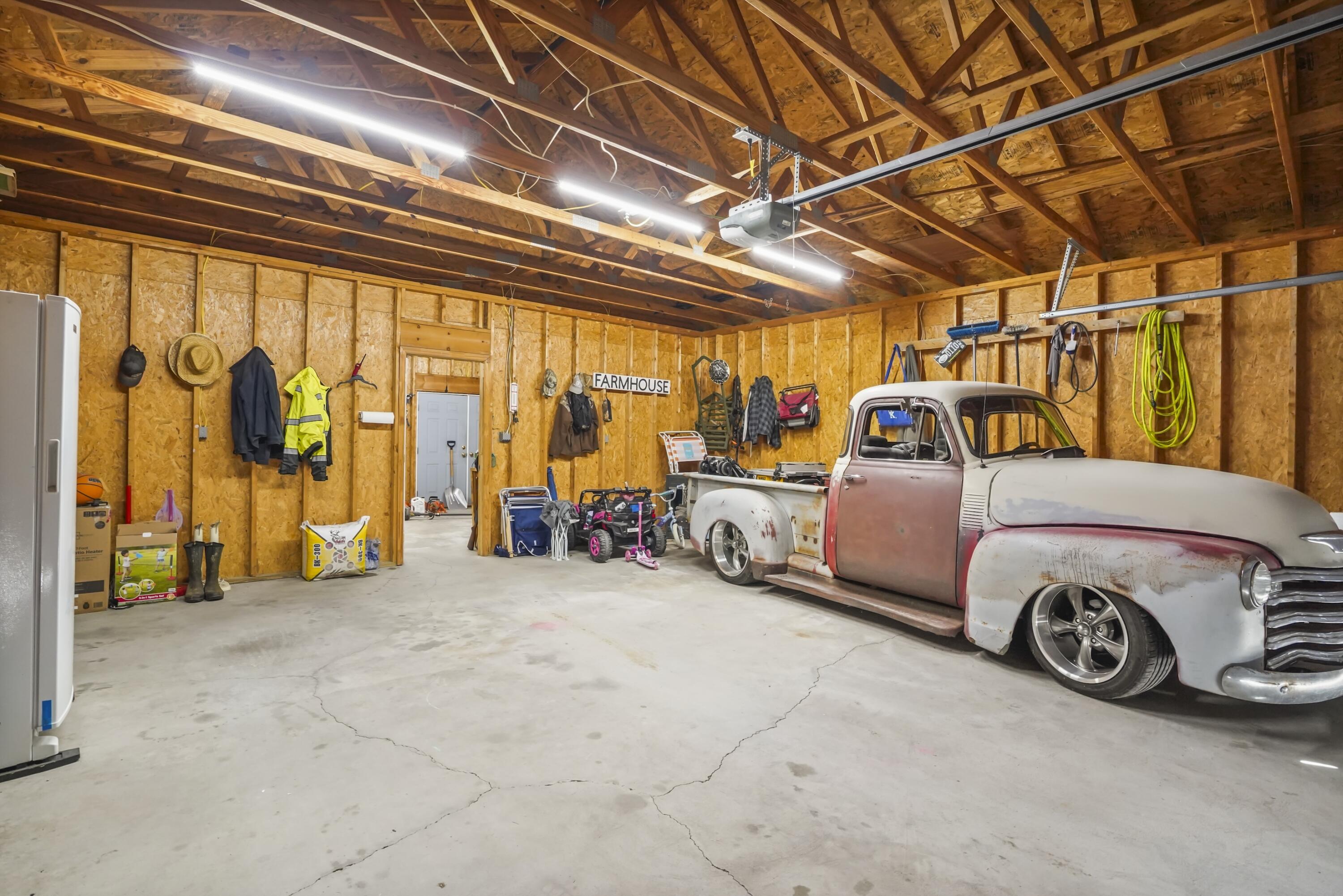 1100 N Highway 1651