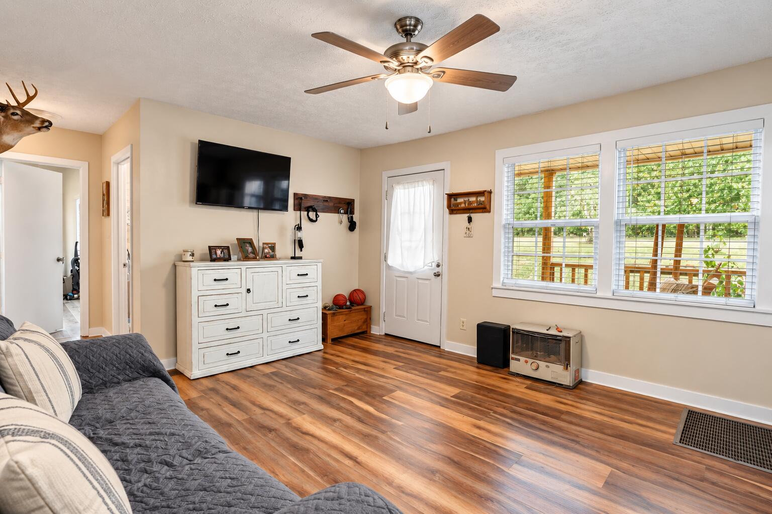 8546 Highway 1363