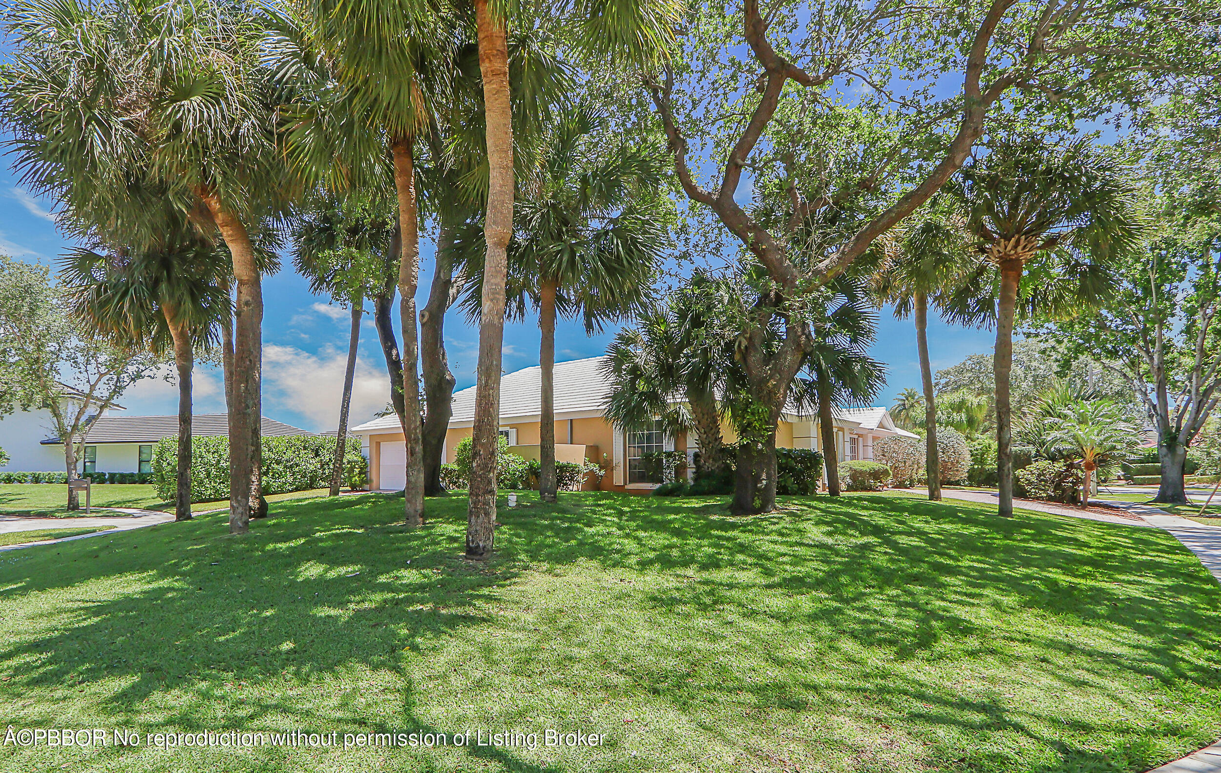 8 Interlachen Circle