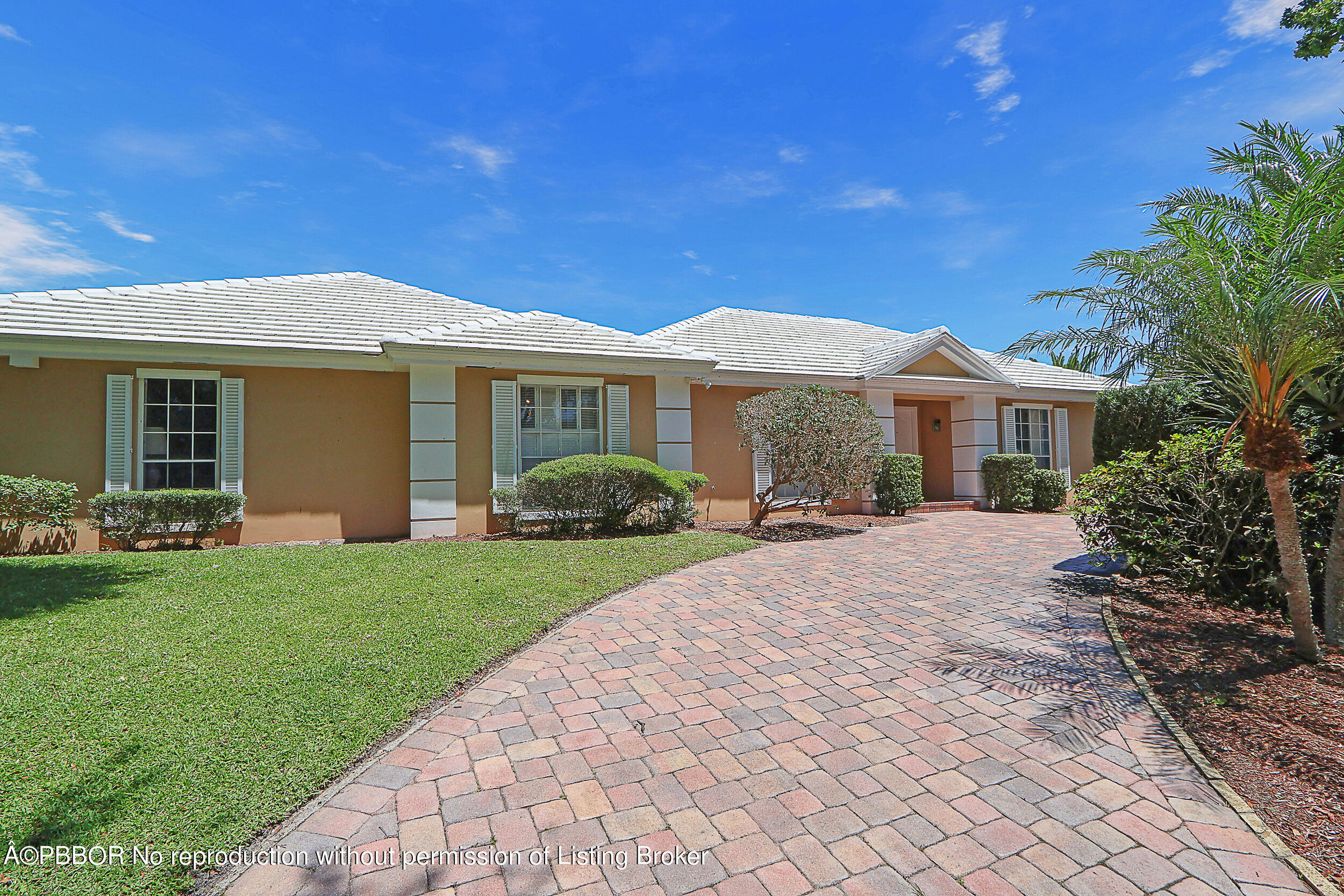 8 Interlachen Circle
