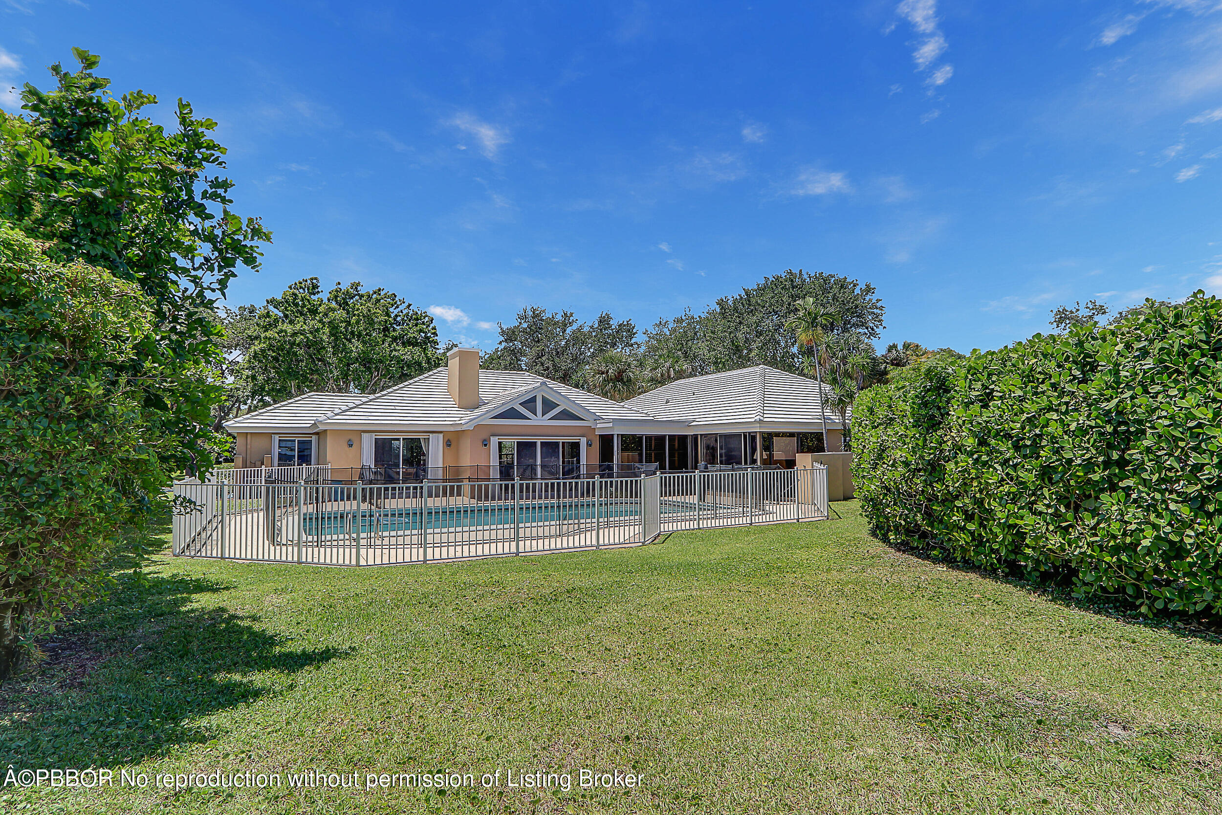8 Interlachen Circle