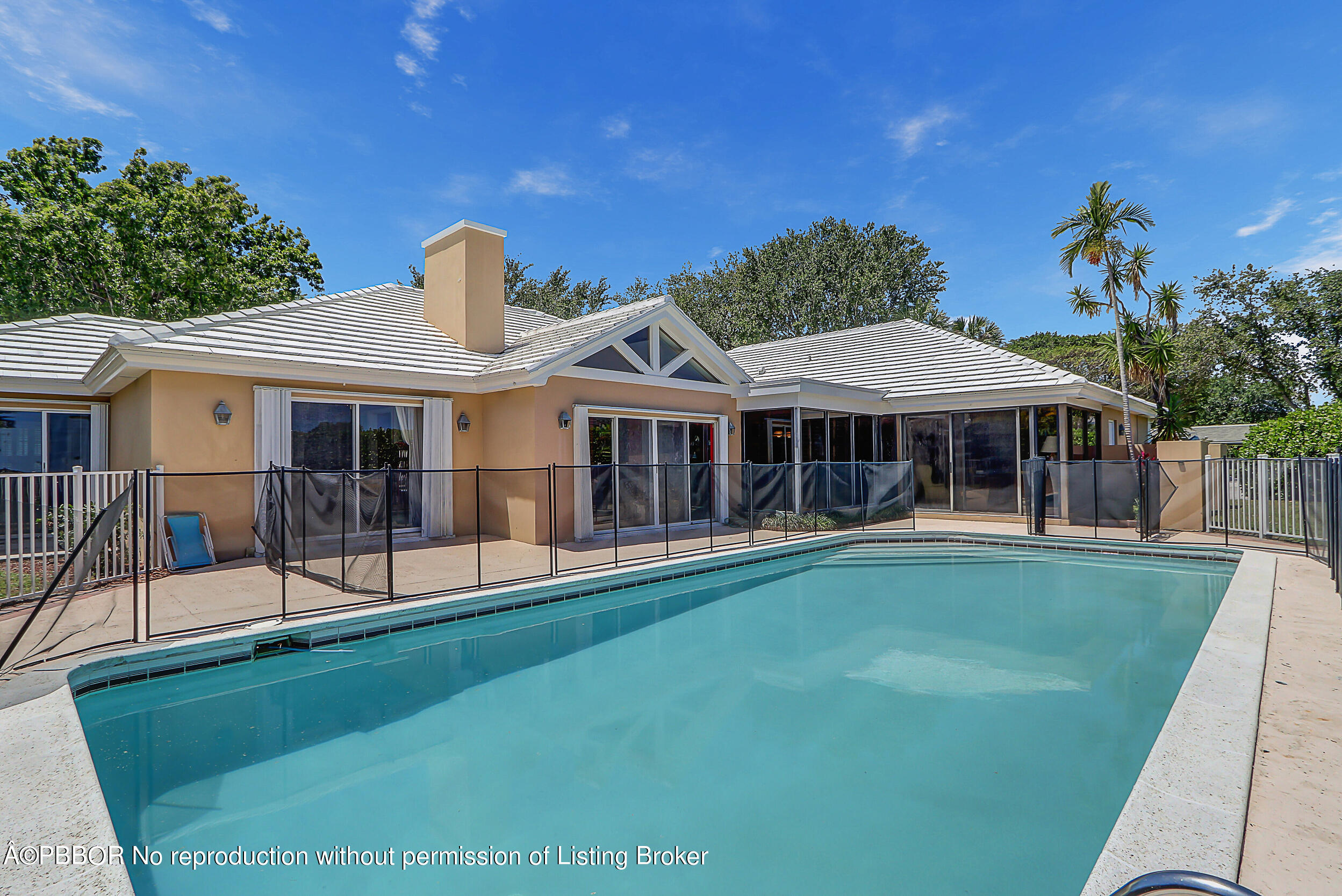 8 Interlachen Circle