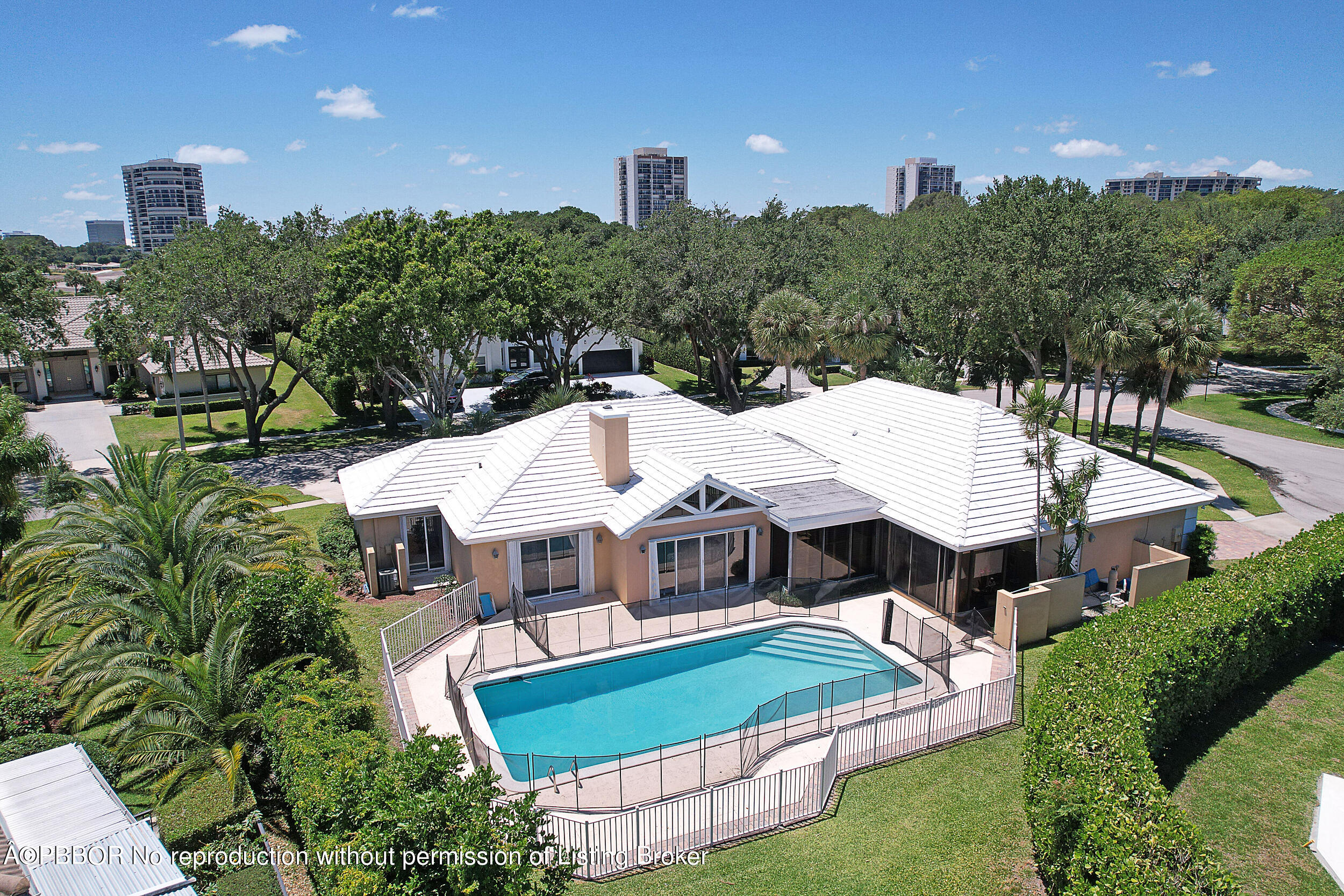 8 Interlachen Circle