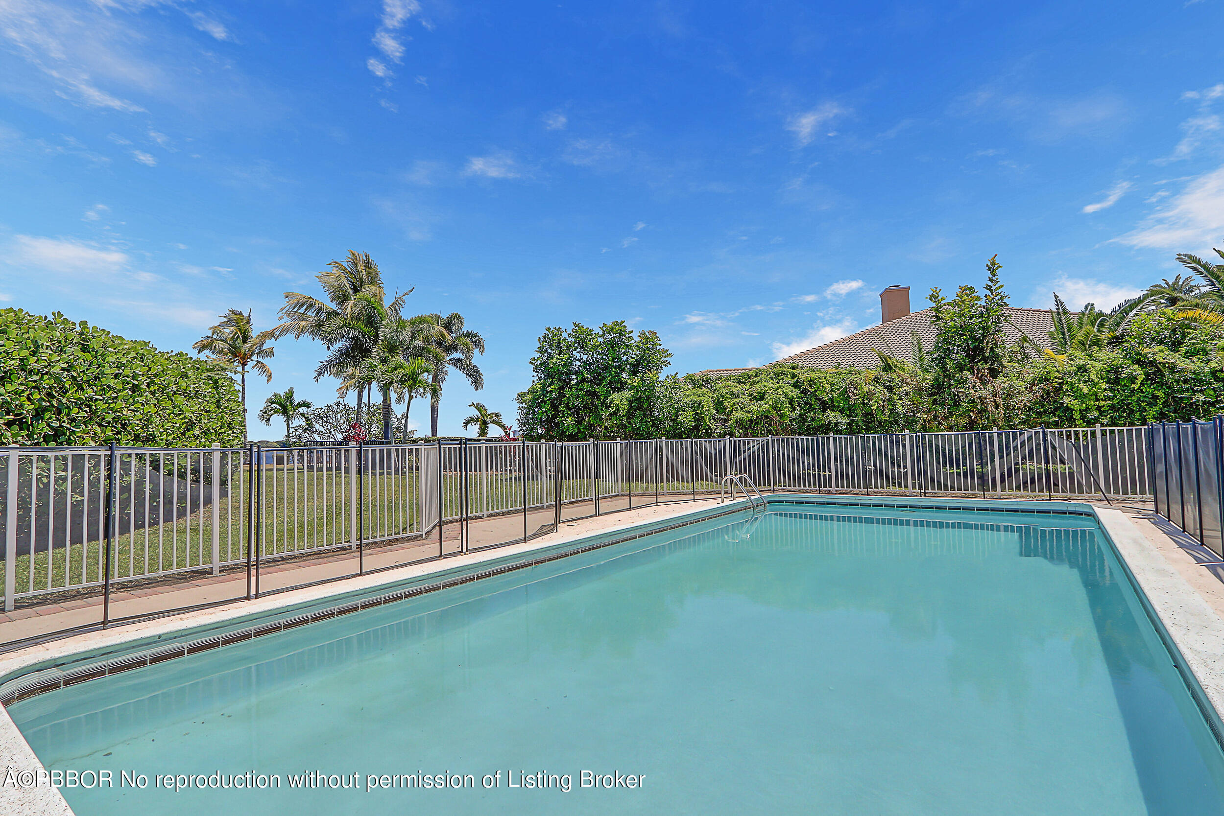 8 Interlachen Circle