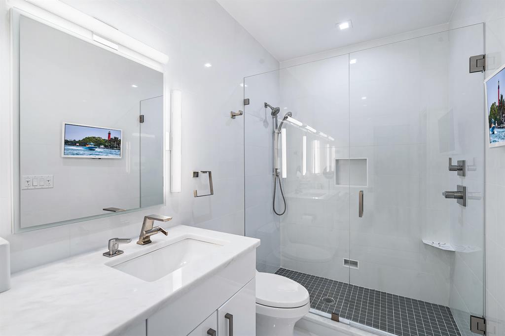 550 S Ocean Boulevard Unit: 203  D