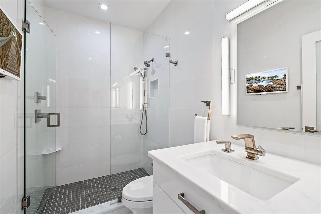 550 S Ocean Boulevard Unit: 203  D