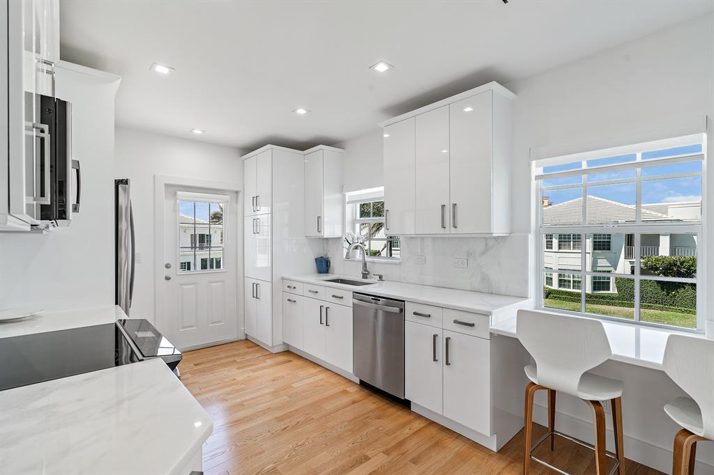 550 S Ocean Boulevard Unit: 203  D