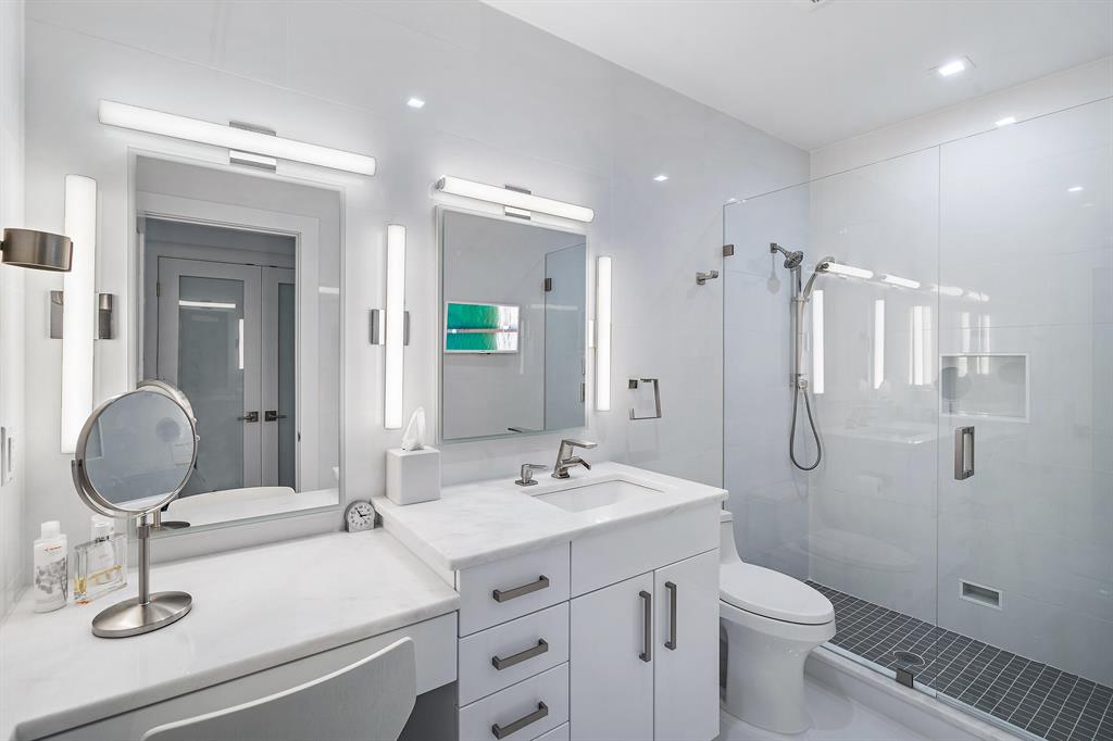 550 S Ocean Boulevard Unit: 203  D