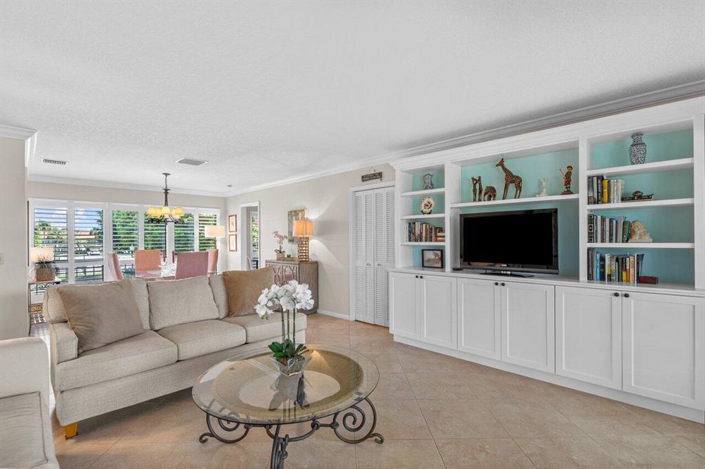 4595 Kittiwake Court