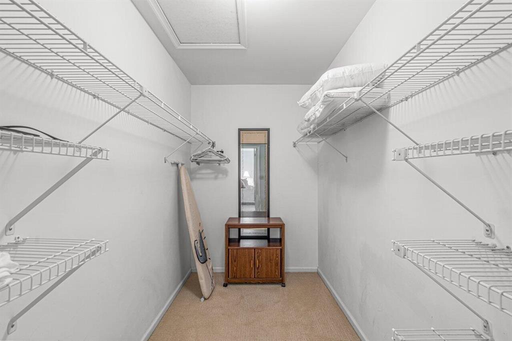 4595 Kittiwake Court