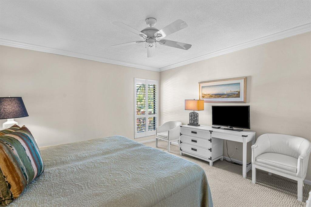 4595 Kittiwake Court