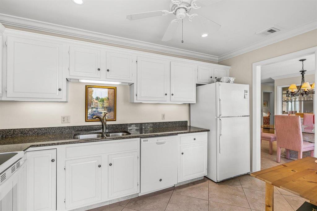 4595 Kittiwake Court