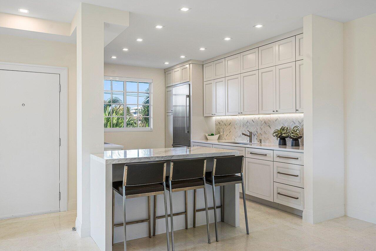 127 Peruvian Avenue Unit: 301
