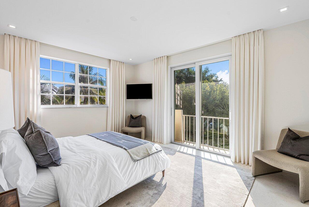 127 Peruvian Avenue Unit: 301