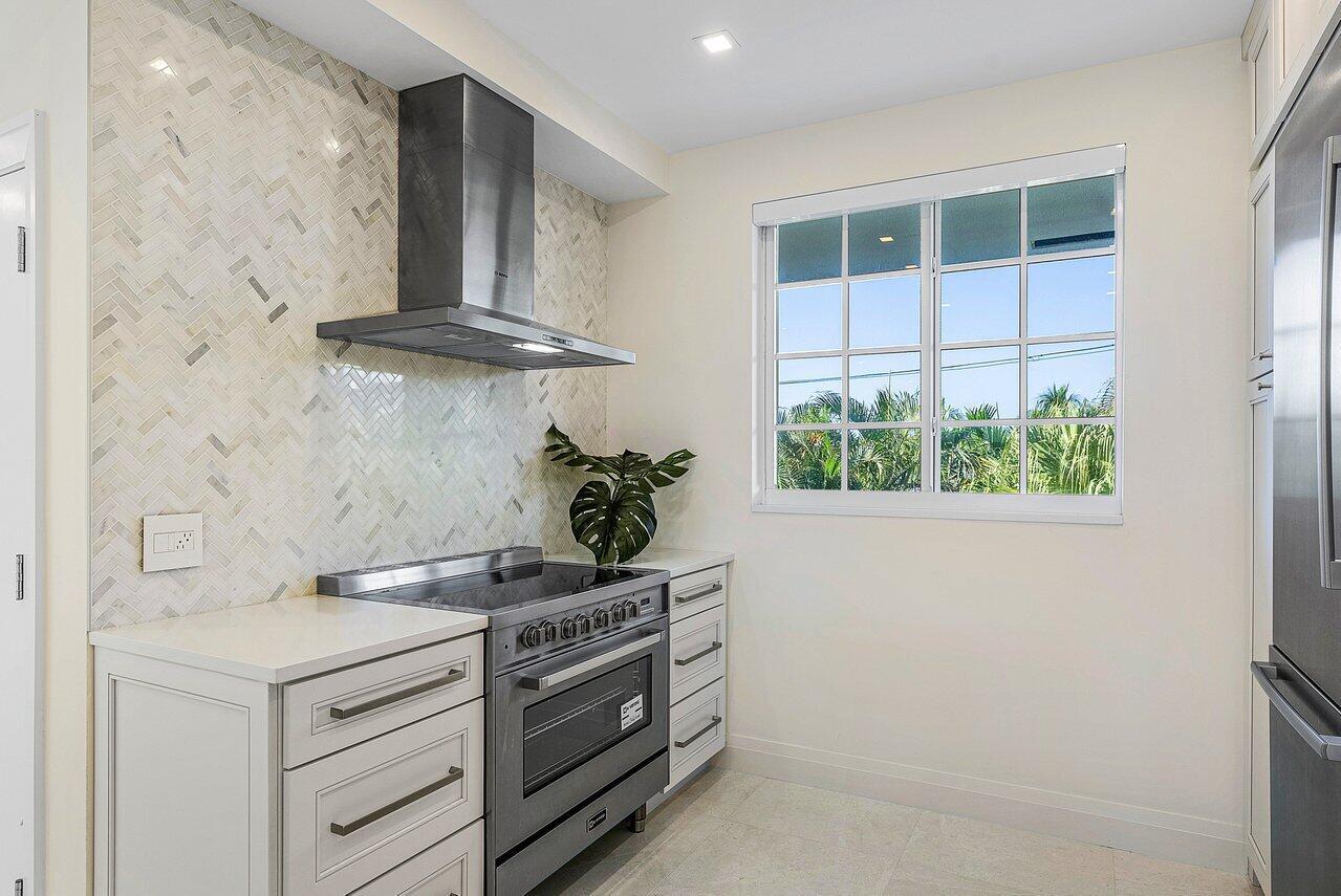 127 Peruvian Avenue Unit: 301
