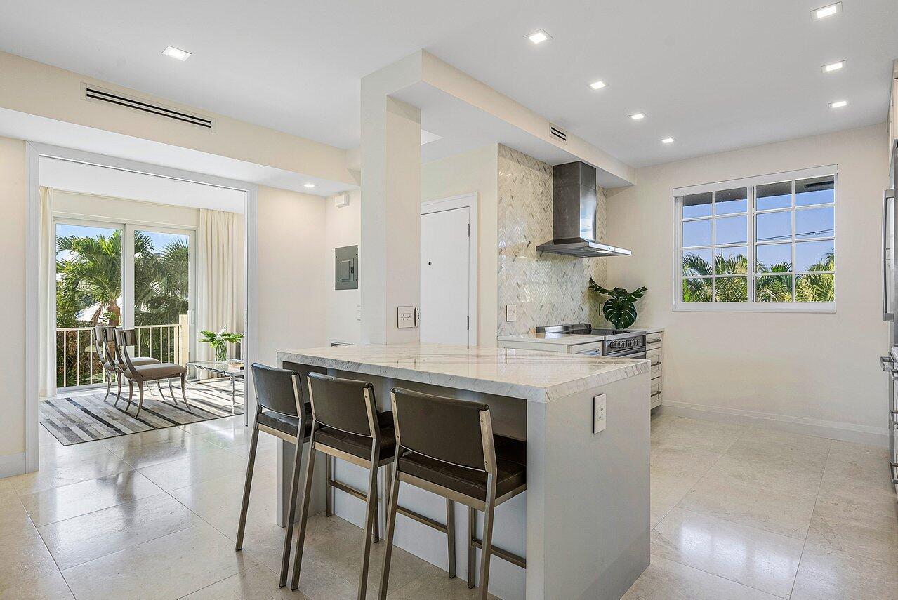 127 Peruvian Avenue Unit: 301
