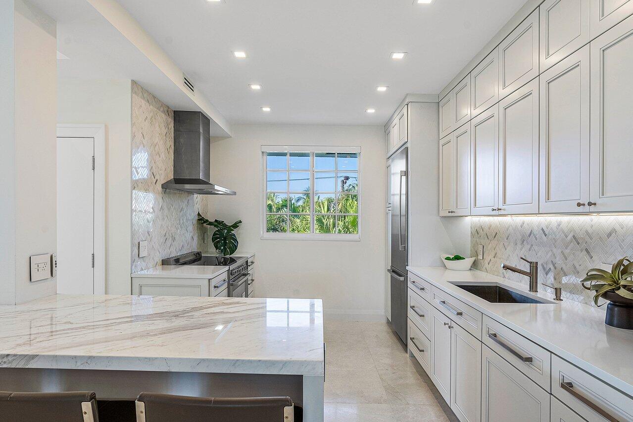 127 Peruvian Avenue Unit: 301