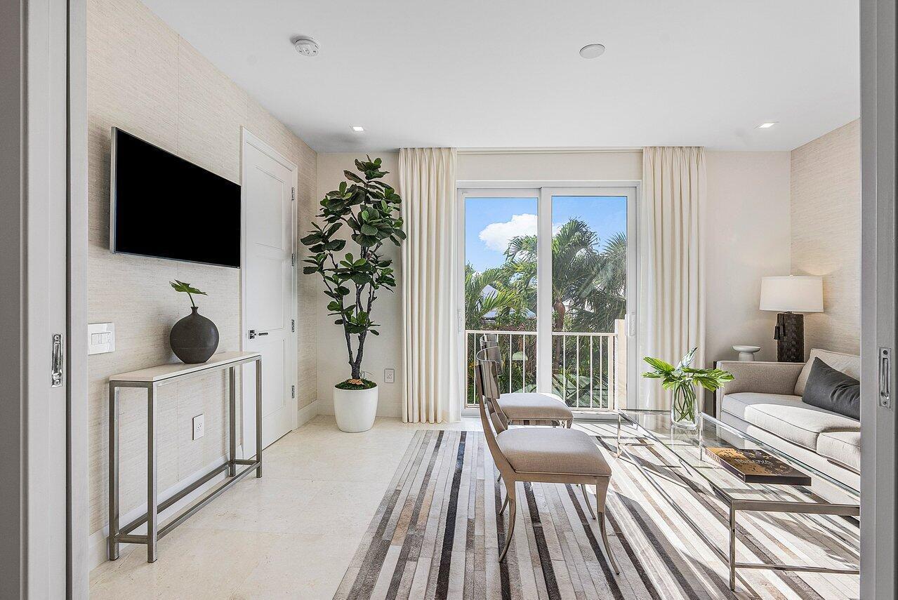 127 Peruvian Avenue Unit: 301
