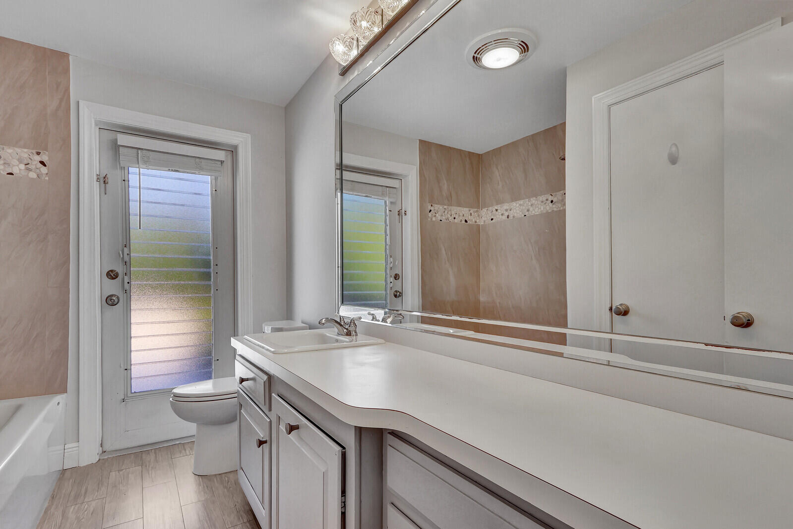 105 Beverly Road W