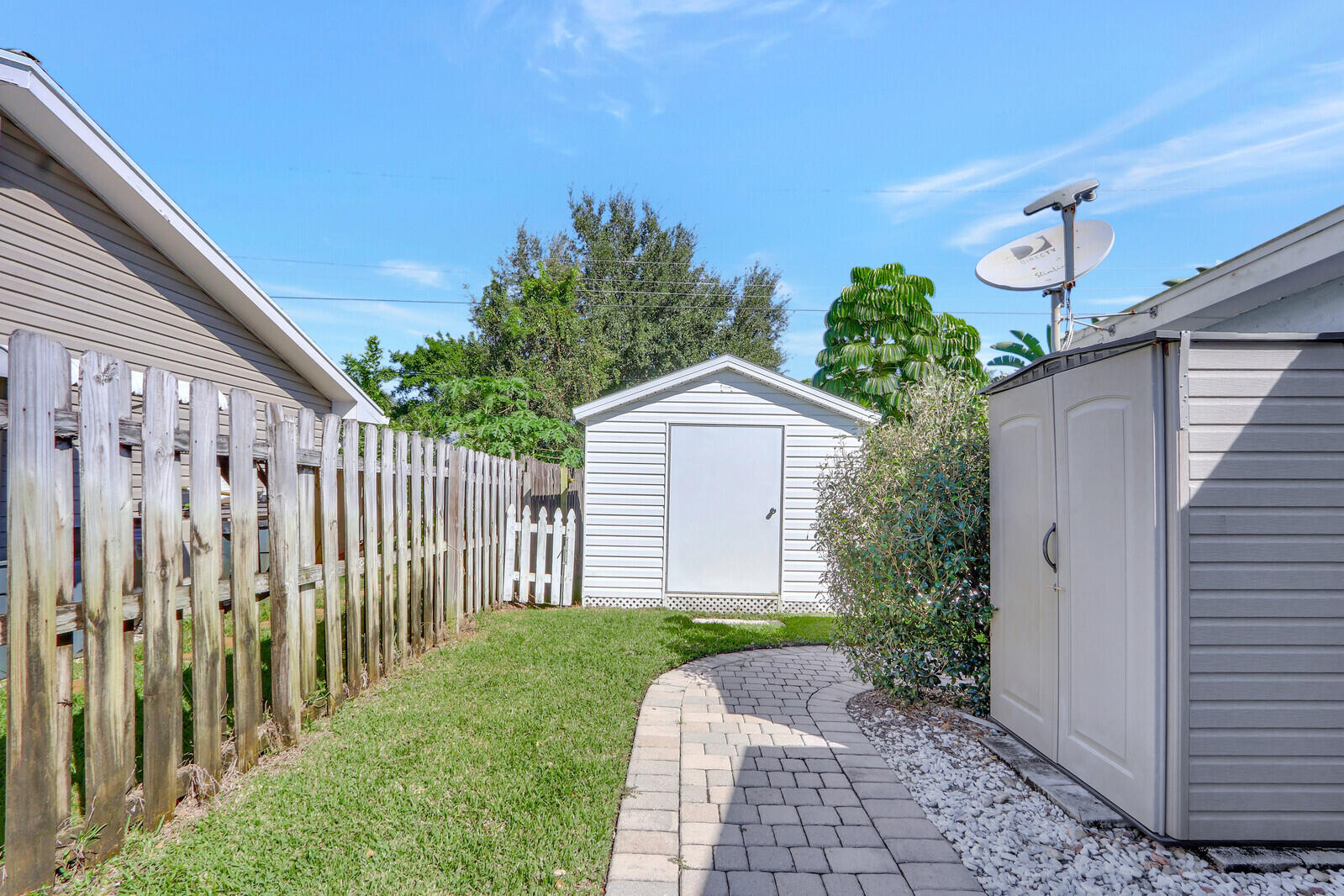 105 Beverly Road W
